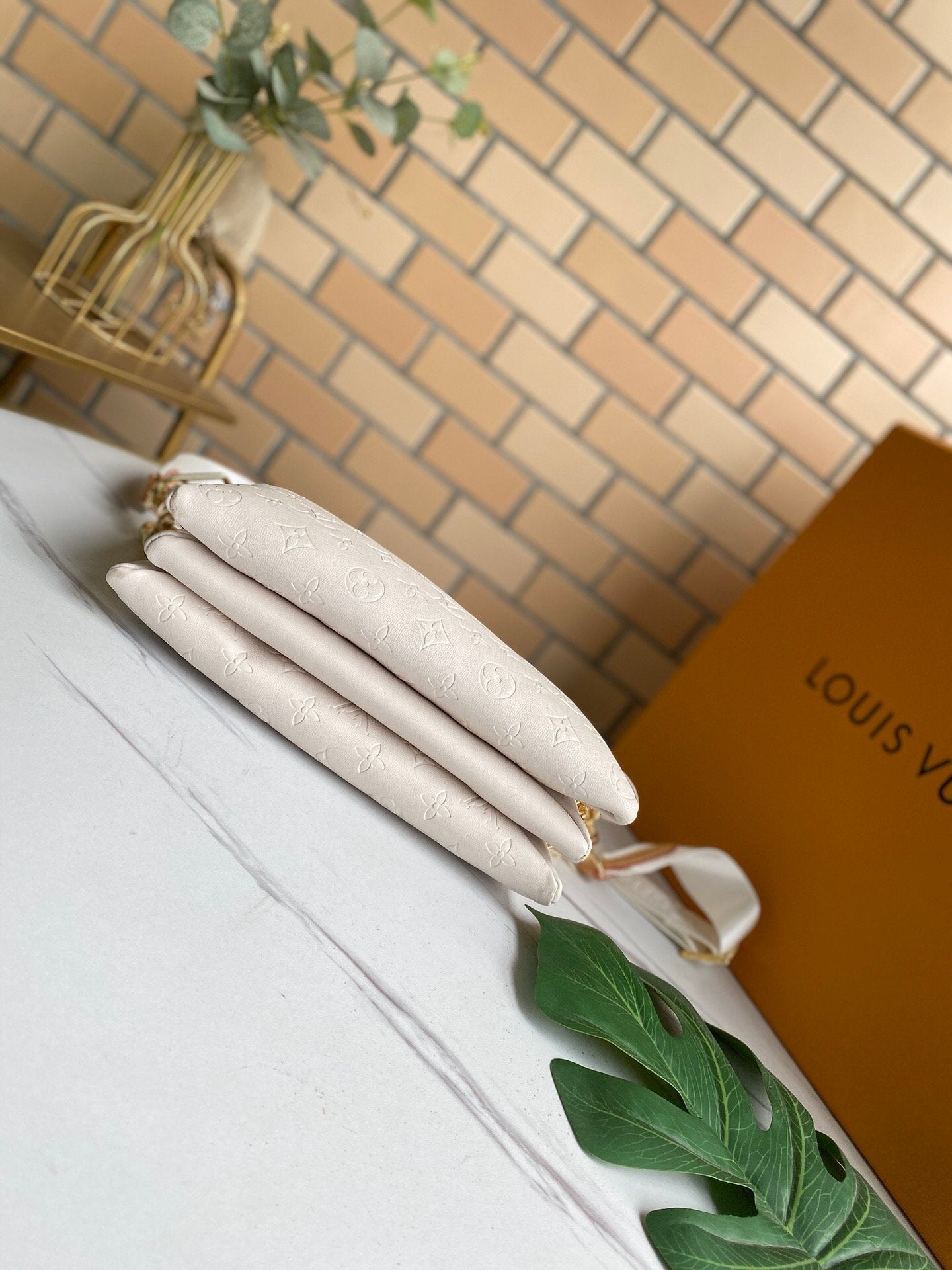 EN - New 1:1 rep  Bags LUV 133
