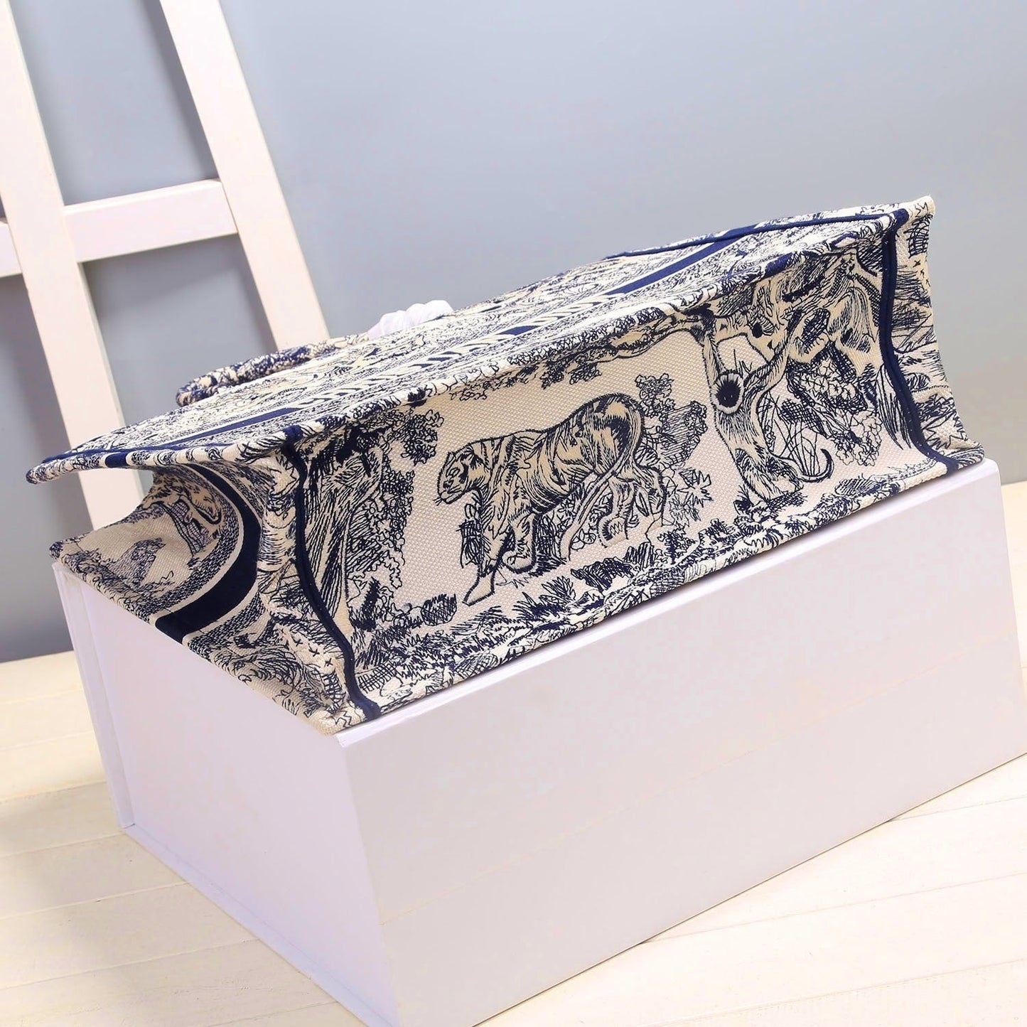 Top Quality Large Book Tote For Women 16.5in/42cm CD M1286ZRIW