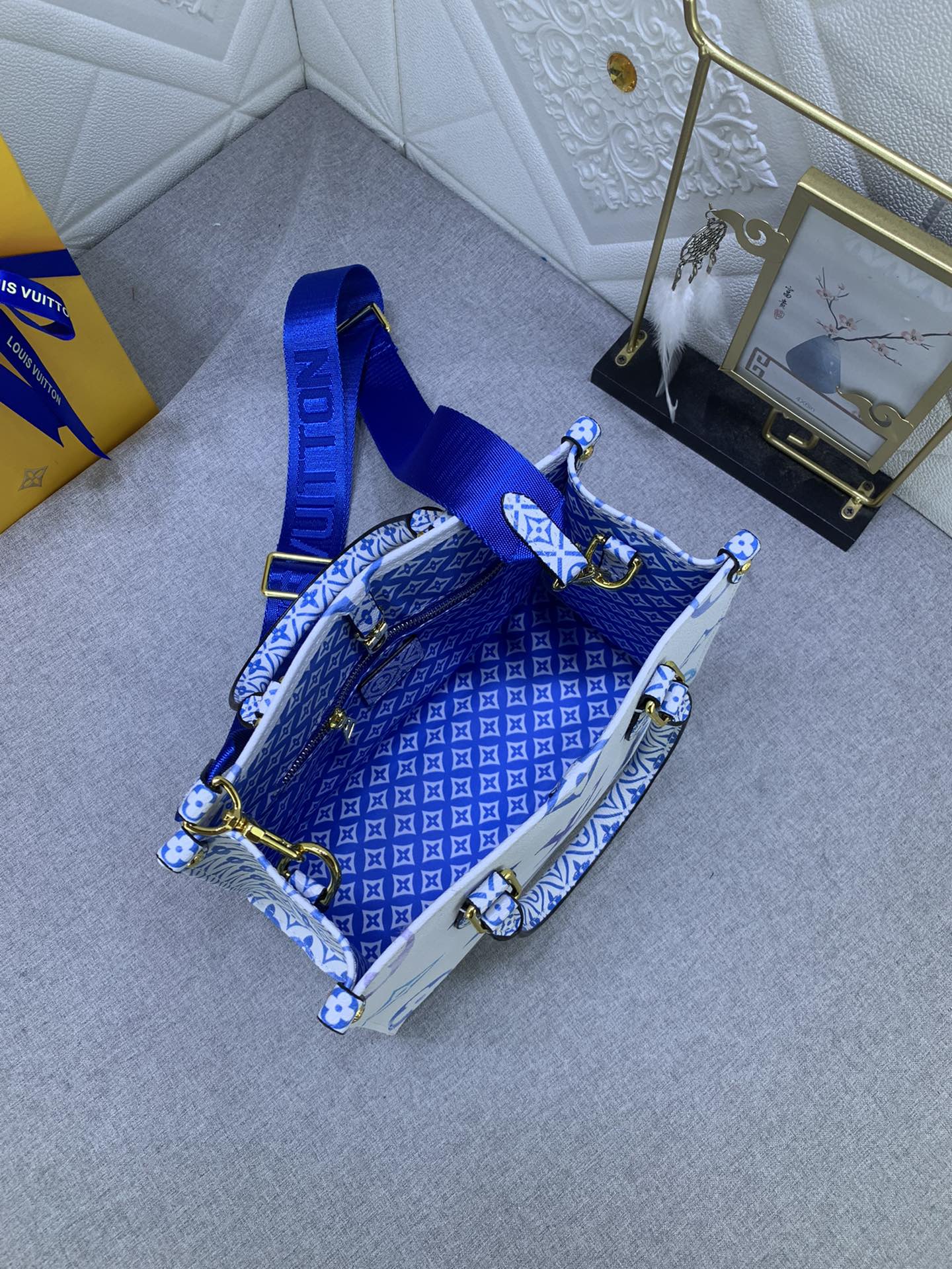 EN - Luxury Bags LUV 820