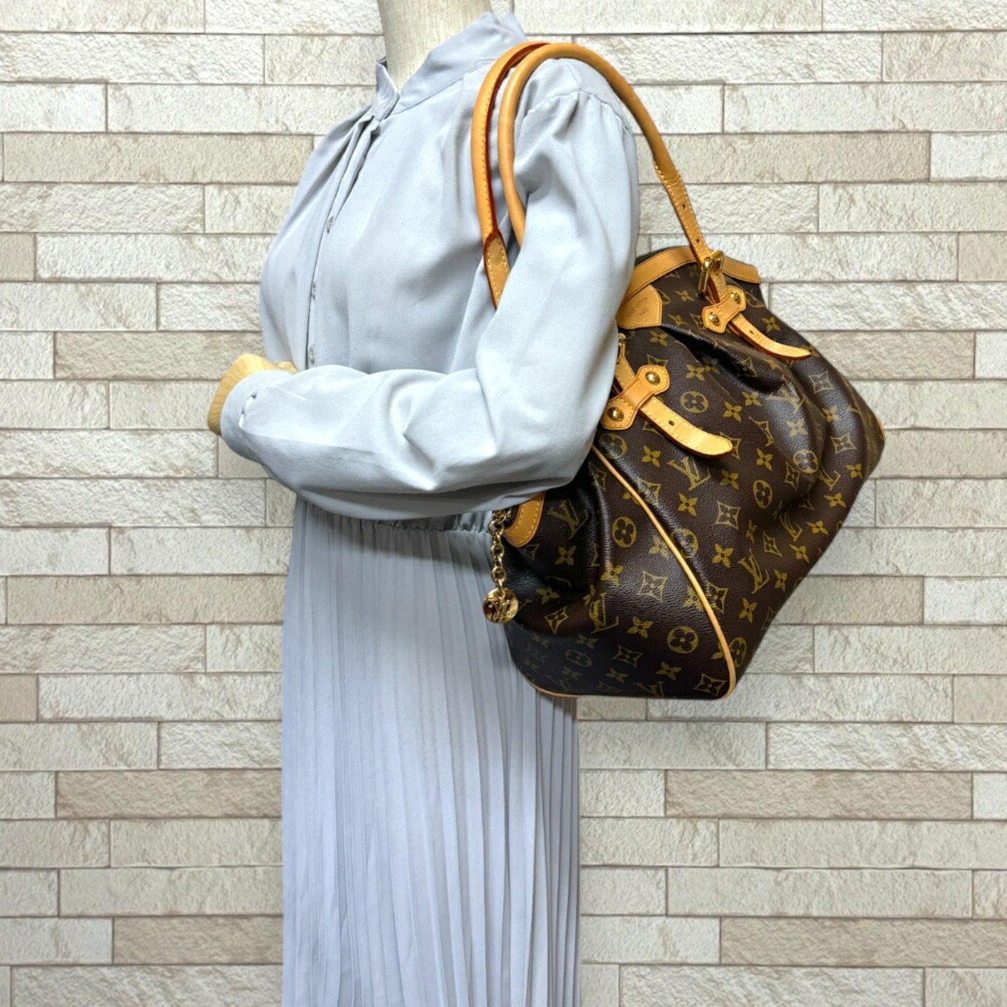 Louis Vuitton Monogram  Monogram Monogram Shoulder Bag