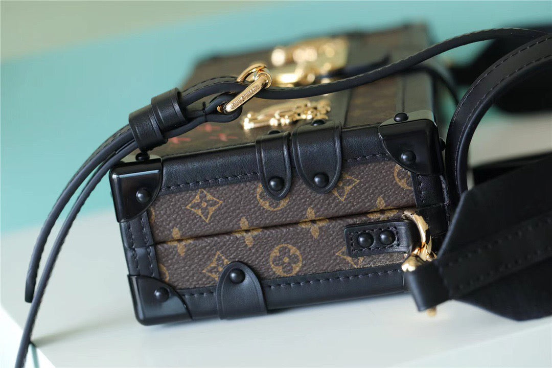 Top Quality Petite Malle East-West Monogram Canvas By Nicolas Ghesquiere For Women,  Shoulder And Crossbody Bags 27cm/10.6in Top Quality M46120