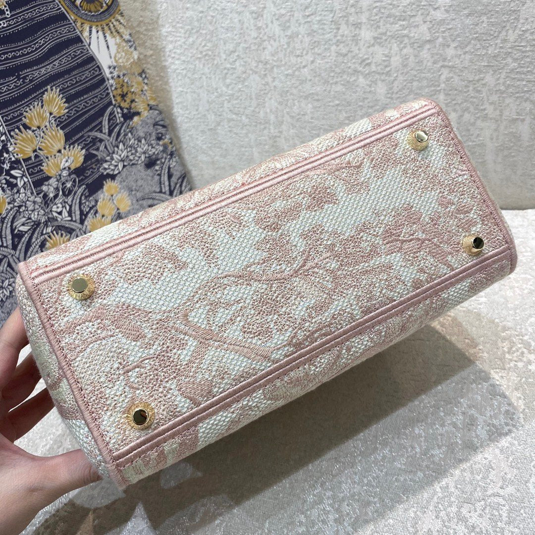 Top Quality MeTop Qualityum Lady D-Lite Bag Rose Des Vents Toile de Jouy Embroidery, Pink Handbags, 24cm CD M0565OTDT_M912