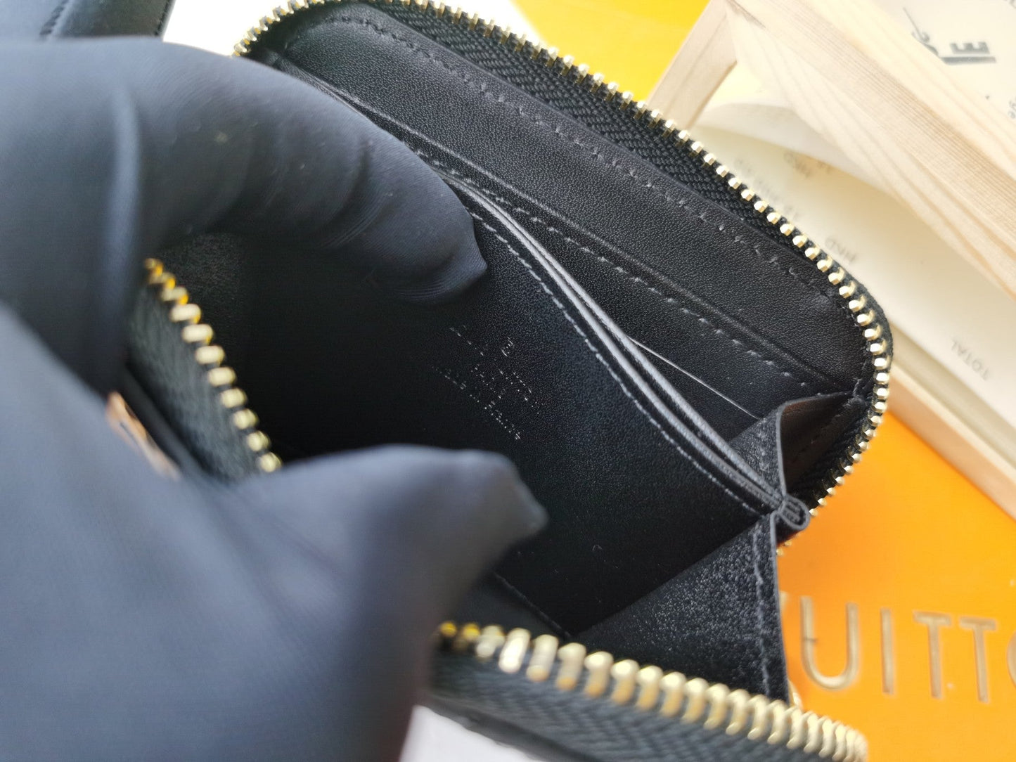 EN - New 1:1 rep  Wallet LUV 122