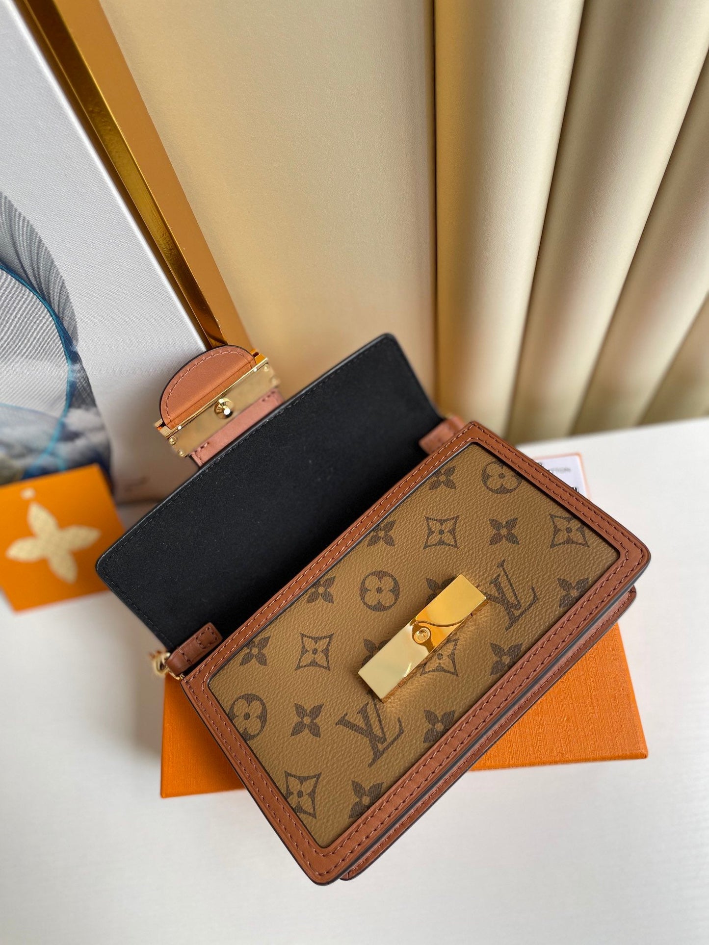 Top Quality Dauphine Chain Wallet Combines Monogram And Monogram Reverse Canvas By Nicolas Ghesquière For Women, WoWallet 19cm Top Quality M68746