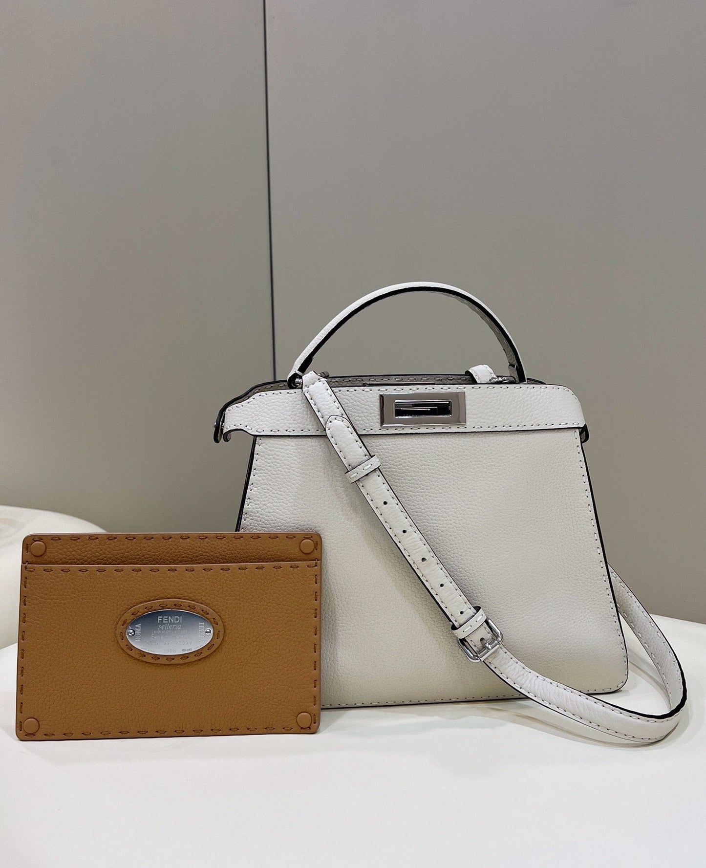 FI Top Quality ISeeU MeTop Qualityum White For Women, Handbags, Shoulder Bags 13.1in/33.5cm FF