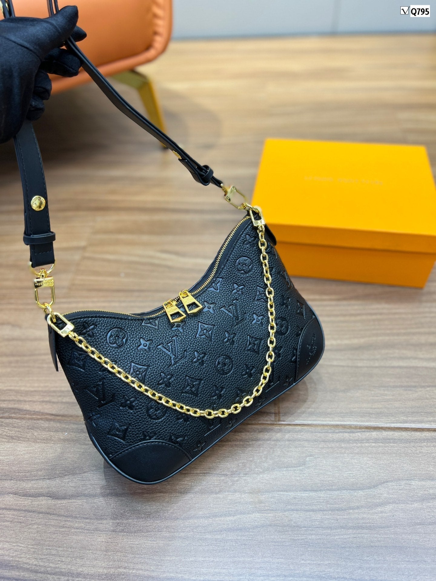 EN - New 1:1 rep Lux Bags LUV 537