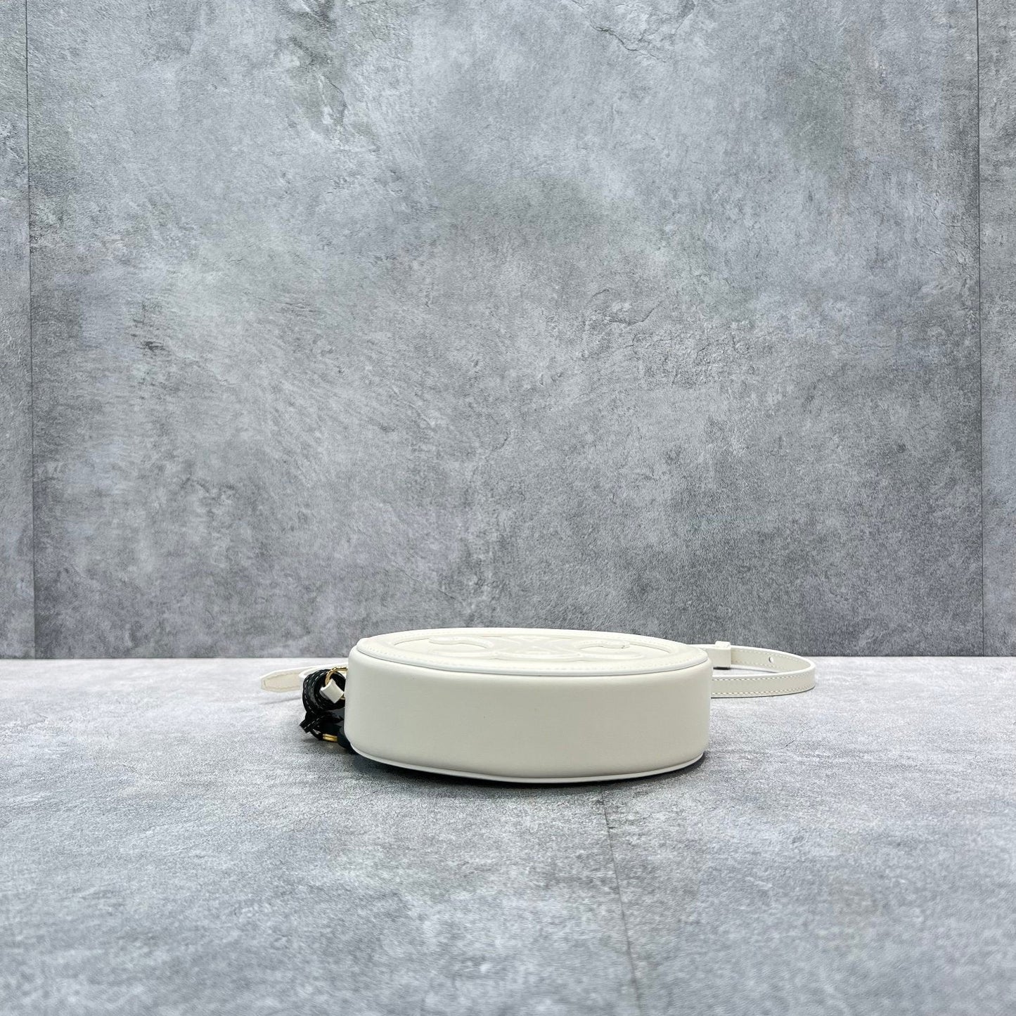 Top Quality Crossbody Oval Purse Cuir Triomphe White For Women 6in/16cm