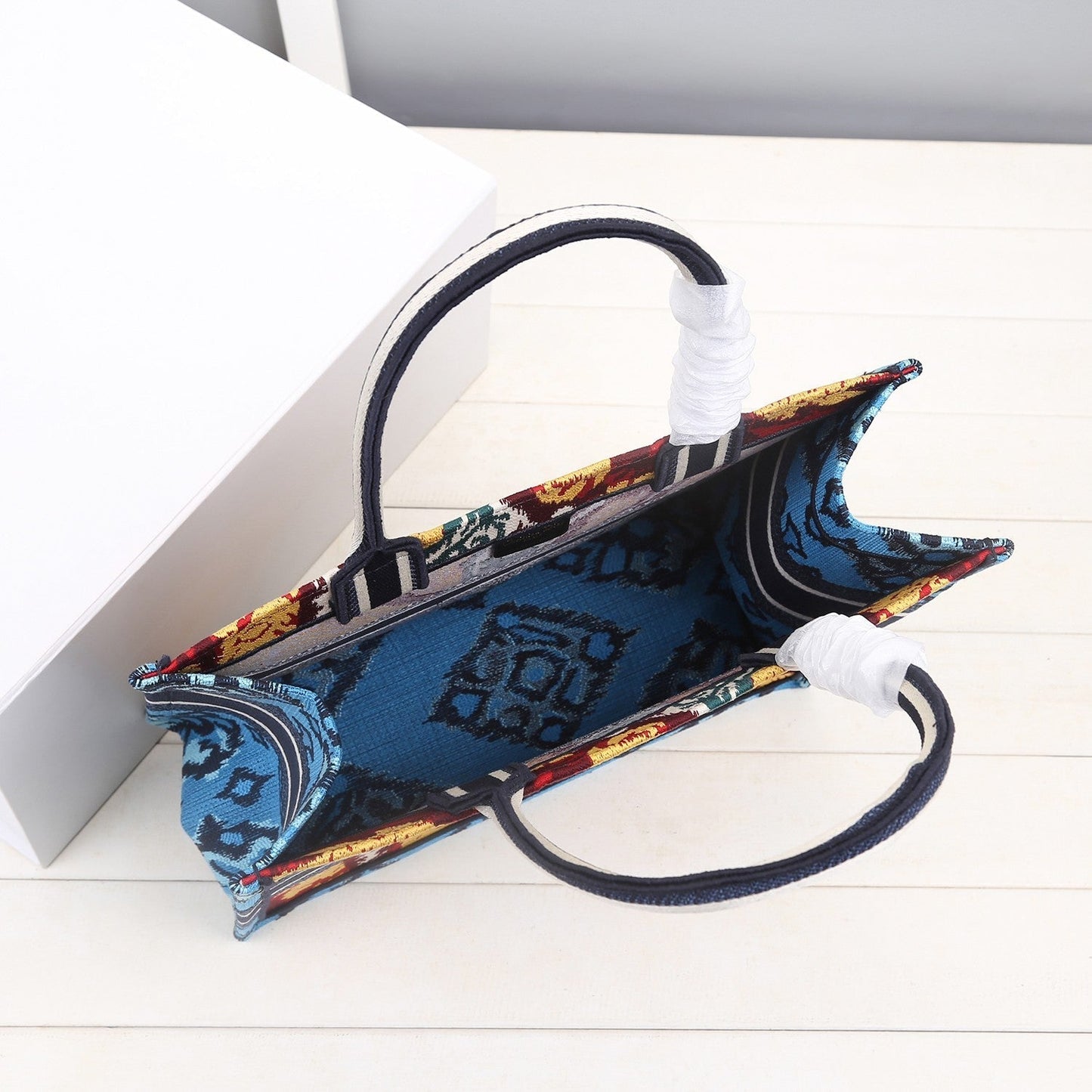 Top Quality MeTop Qualityum Book Tote Multicolor For Women 14in/36cm CD