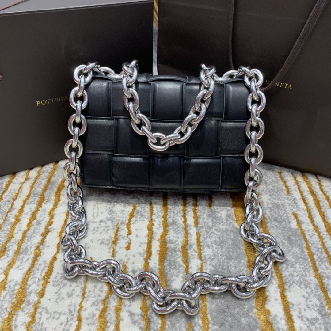 Top Quality Chain Cassette Bag For Women 10.2in/26cm In Black 631421VBWZ01229
