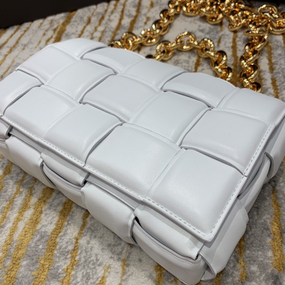Top Quality Chain Cassette Bag For Women 10.2in/26cm In White 631421VBWZ09143