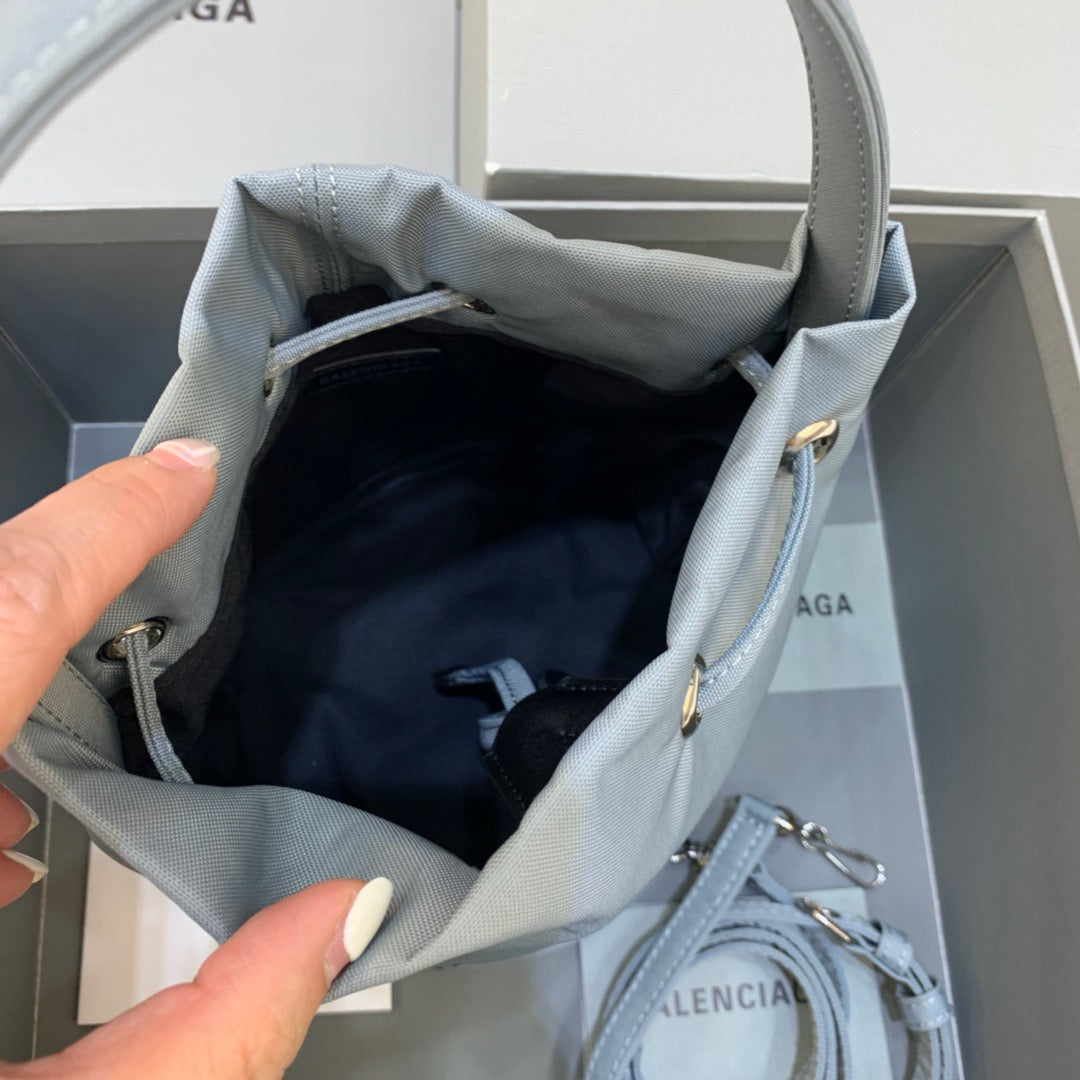 Top Quality Le Cagole MeTop Qualityum Bucket Bag In Light Gray, For Women,  Bags 11.8in/30cm