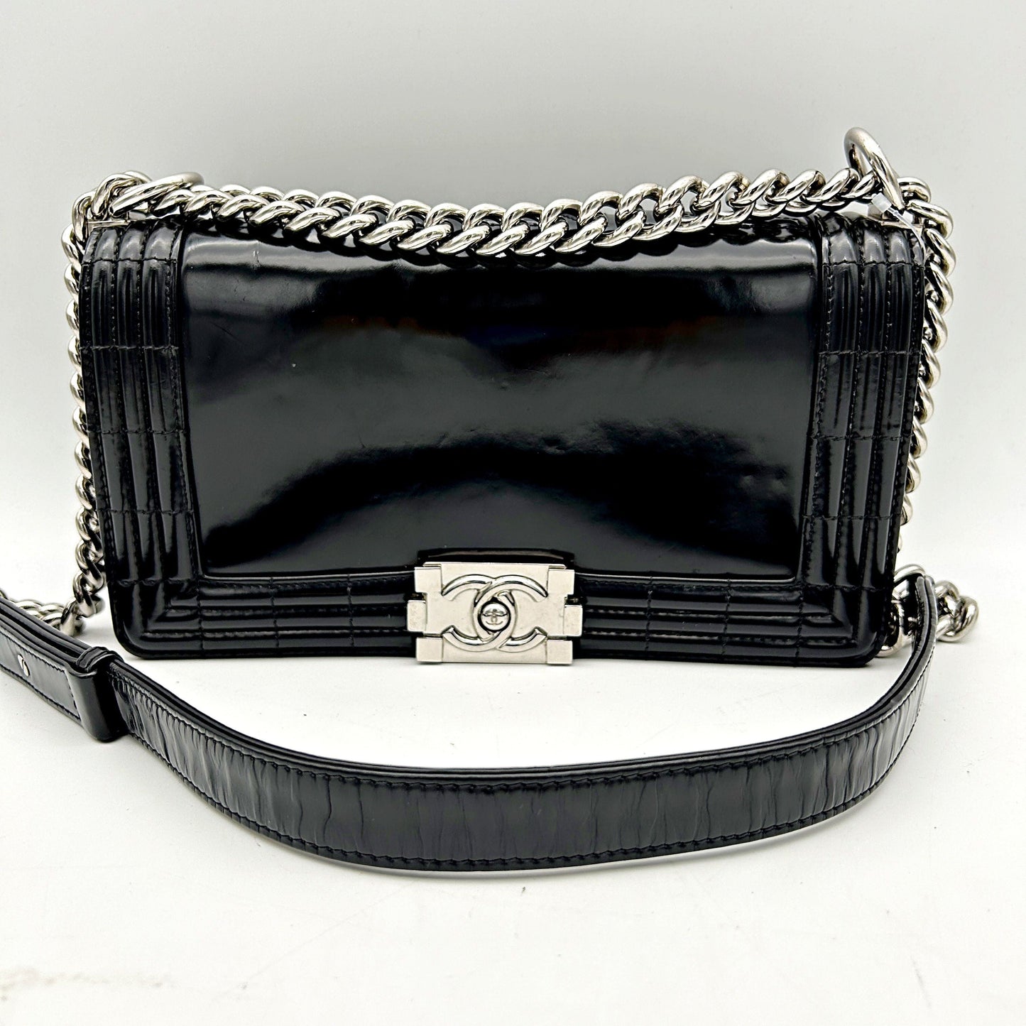 CHANEL Glazed Calfskin Medium Boy Flap Black ch46176qw
