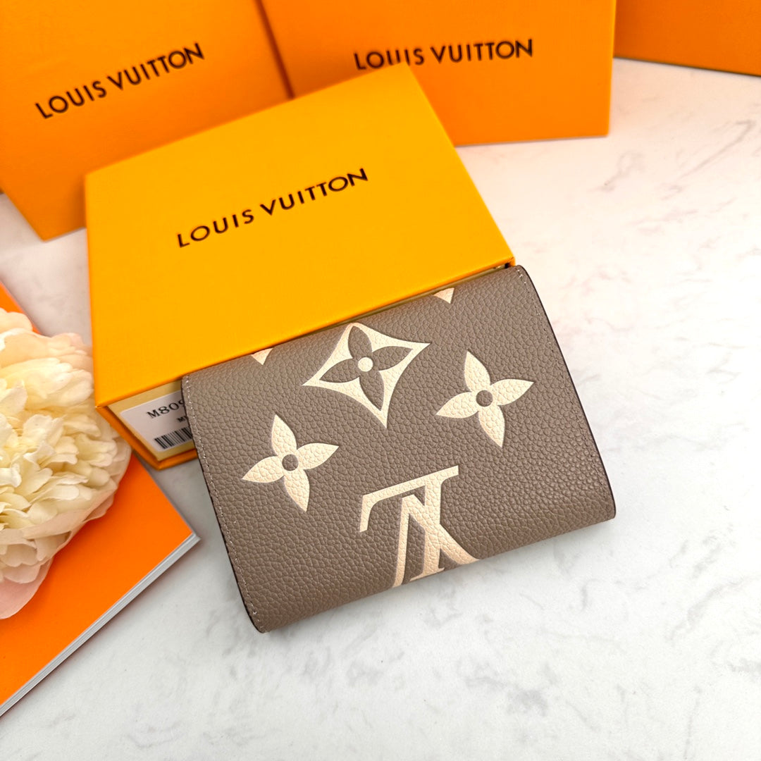 EN - New 1:1 rep  Wallet LUV 136