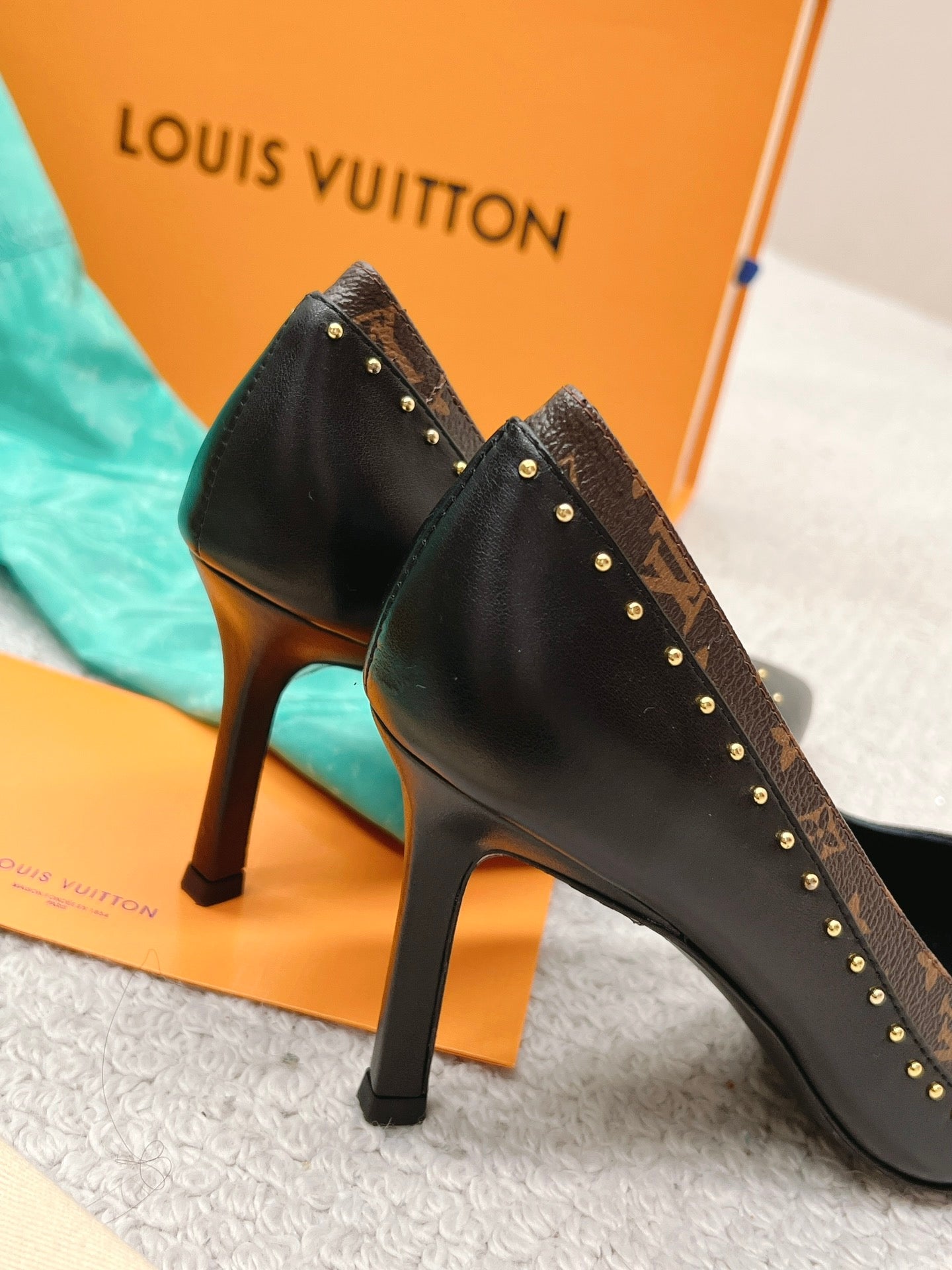 New 1:1 rep LUV High Heel Shoes 041