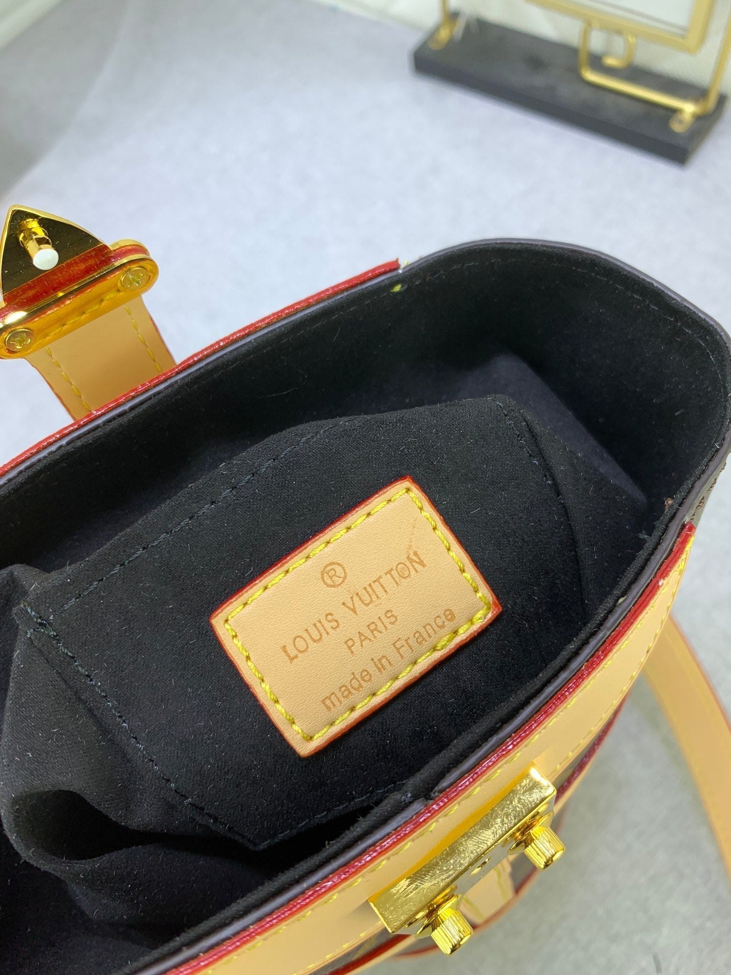 EN - New 1:1 rep Bag LUV 647