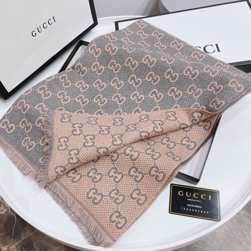 EN - Luxury GCI Scarf 040