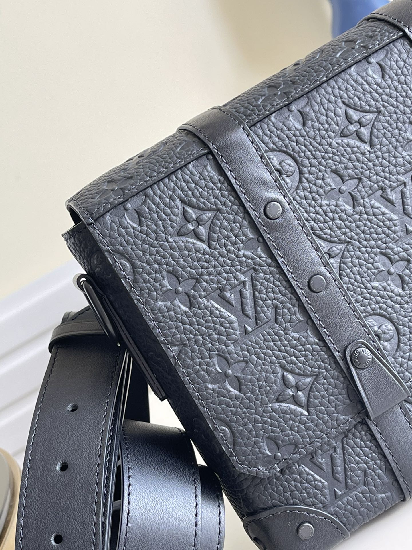 Top Quality Trunk Messenger Taurillon Monogram Black For Men, Bags, Shoulder And Crossbody Bags 9.4in/21cm Top Quality M57726