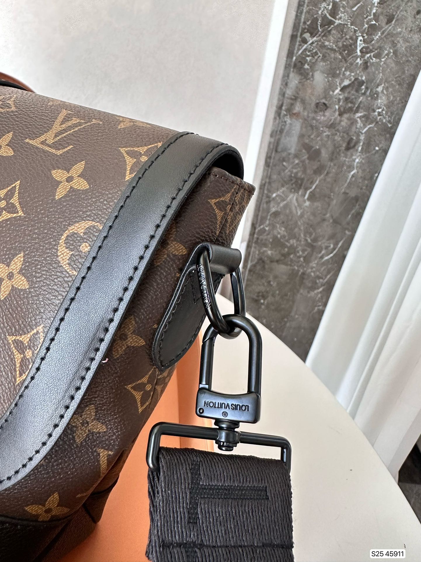 EN - Luxury Bags LUV 840