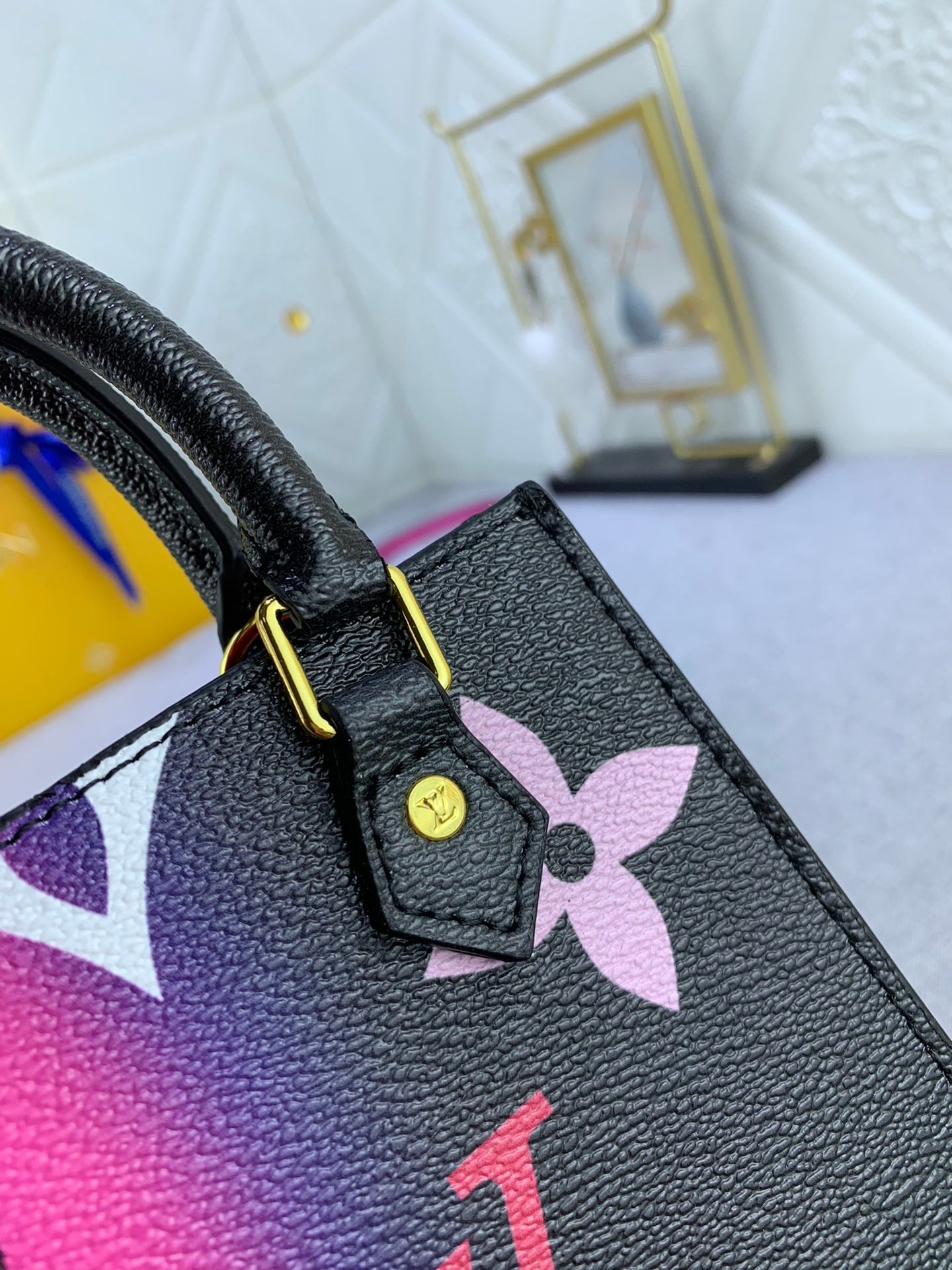 EN - Luxury Bags LUV 822
