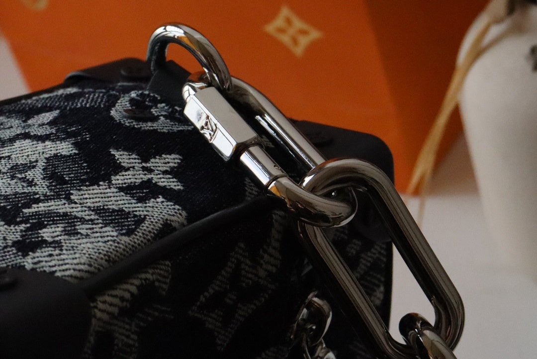 Top Quality Mini Soft Trunk Monogram Tapestry Canvas By Virgil Abloh For Women, WoBags, Shoulder And Crossbody Bags 7.3in/18.5cm Top Quality M80033