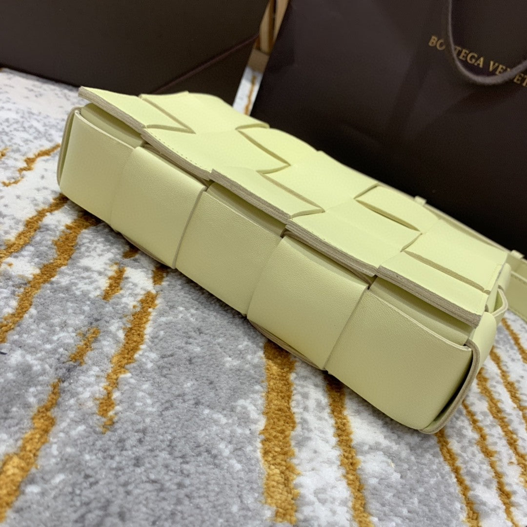 Top Quality Cassette Bag For Women 9.1in/23cm In Light Yellow