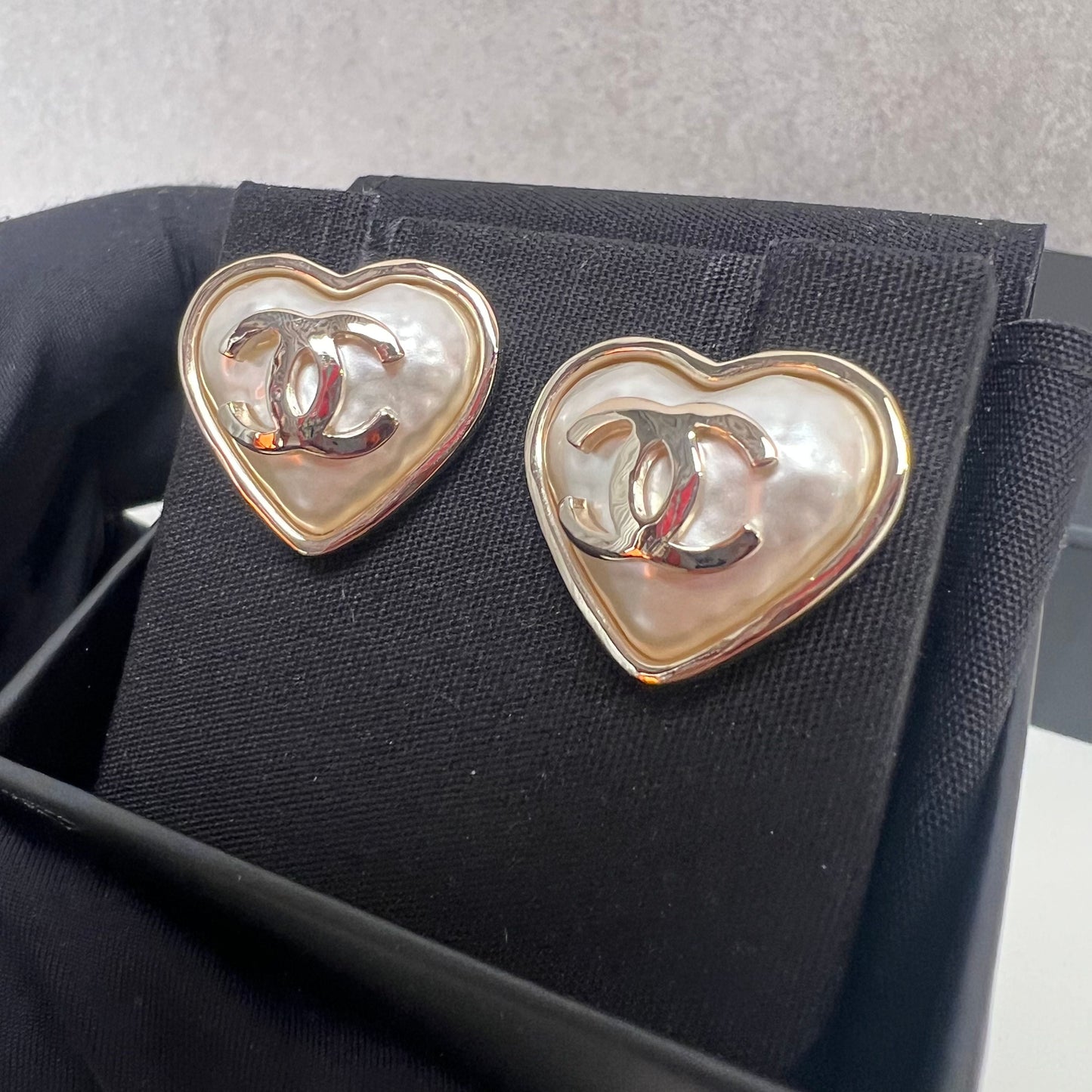 CHANEL Pearl CC Heart Earrings Gold 3352