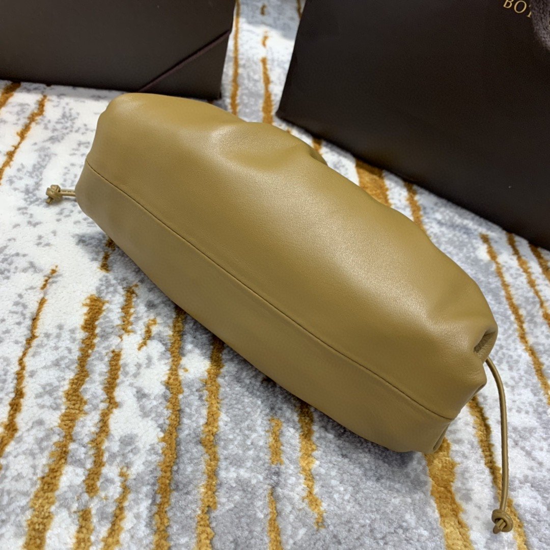 Top Quality Mini Pouch For Women 8.6in/22cm In Brown 585852VCP402618