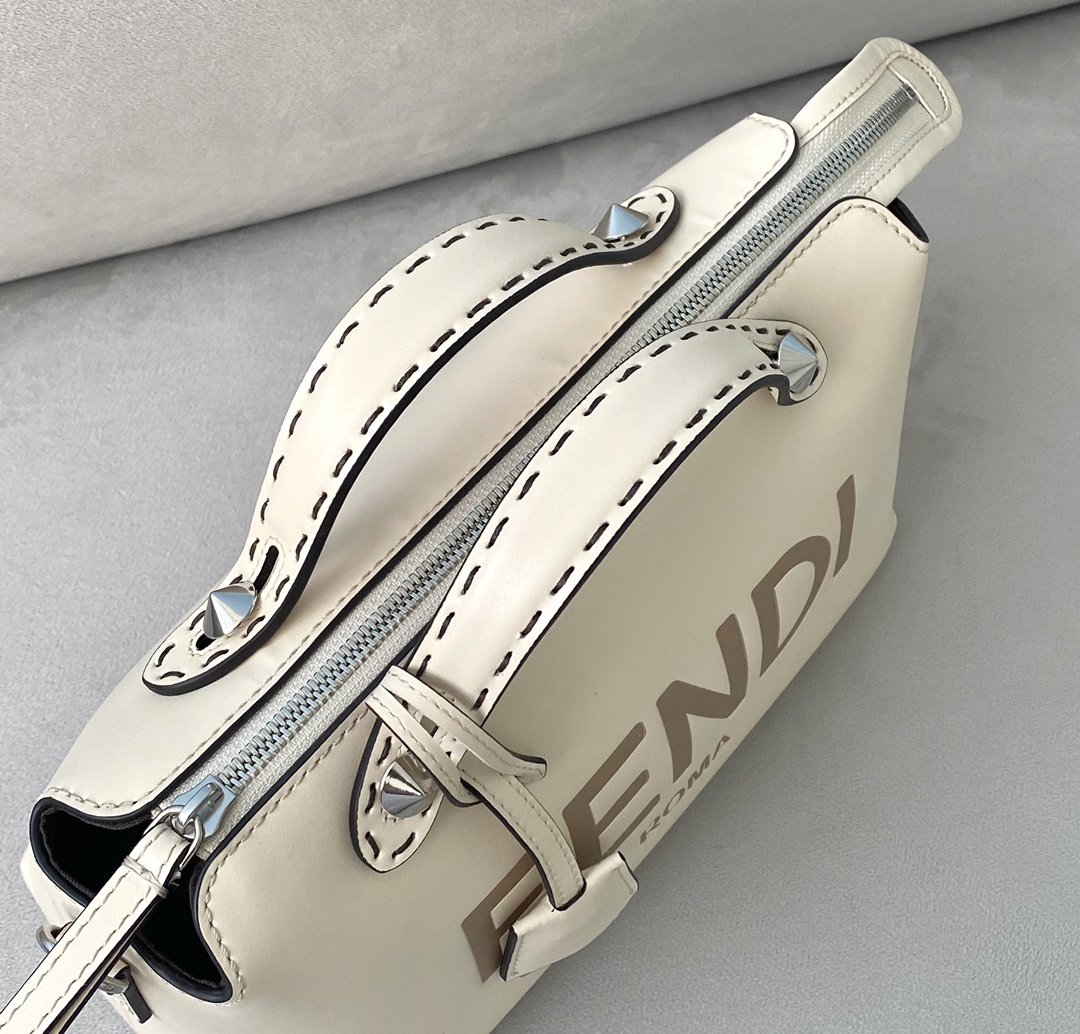 By The Way Medium White For Women, Women’s Handbags, Shoulder And Crossbody Bags 10in/27cm FF 8BL146