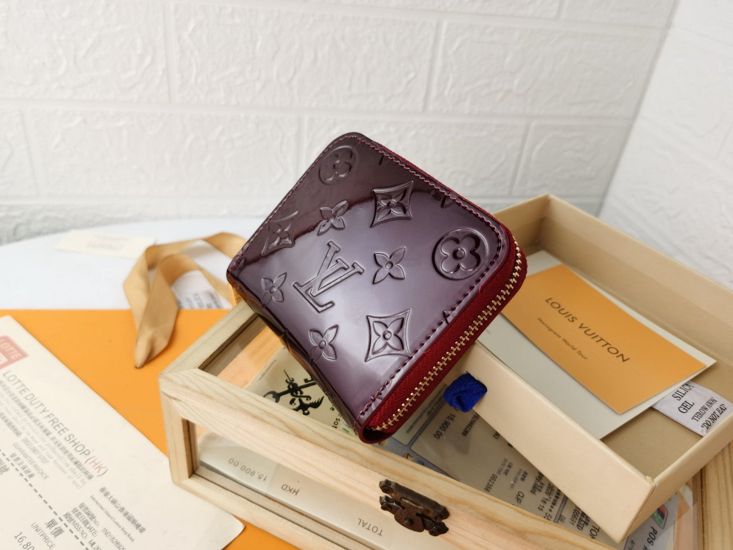 EN - New 1:1 rep  Wallet LUV 123