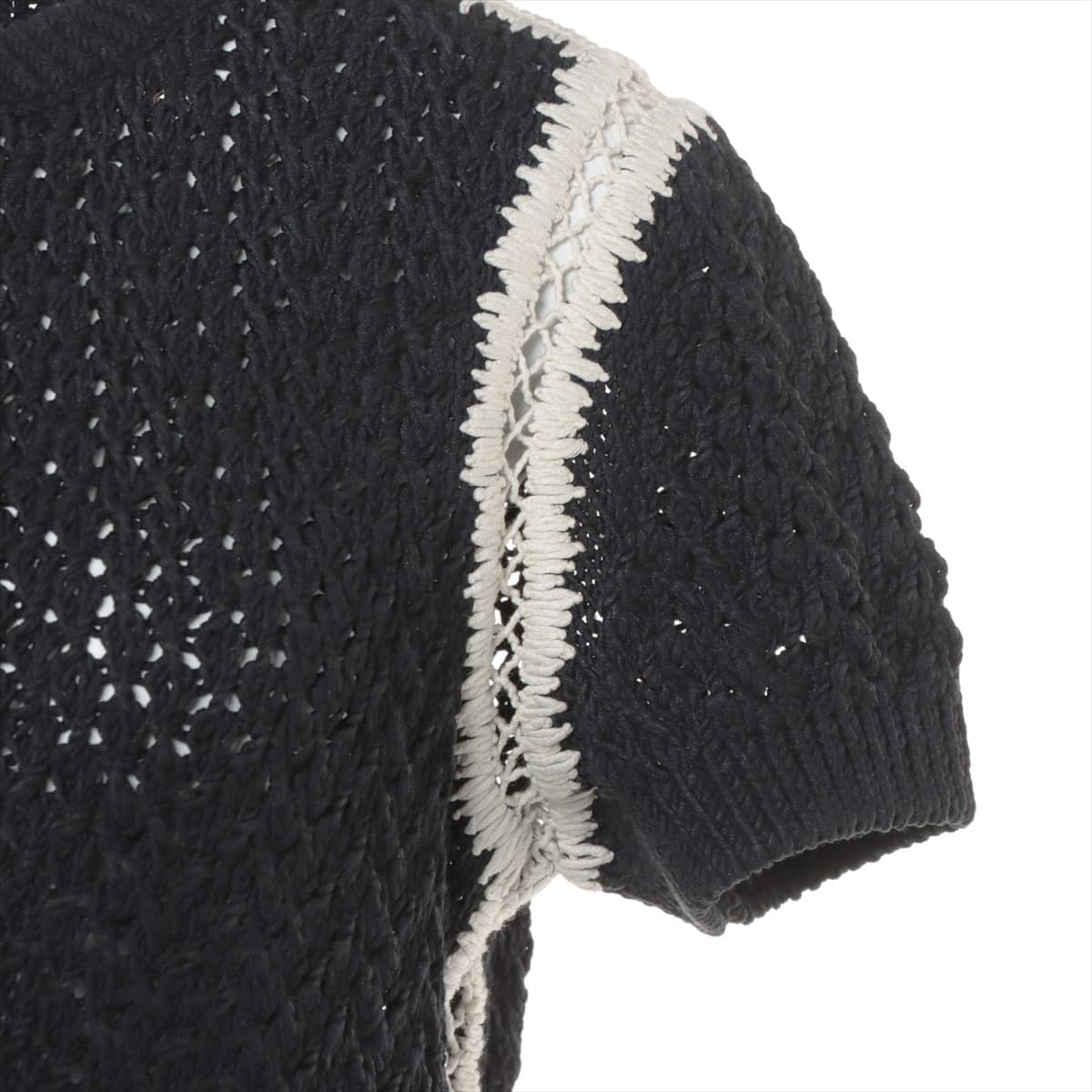 Chanel Coconut Button P72 Silk e One Earrings 36  Black