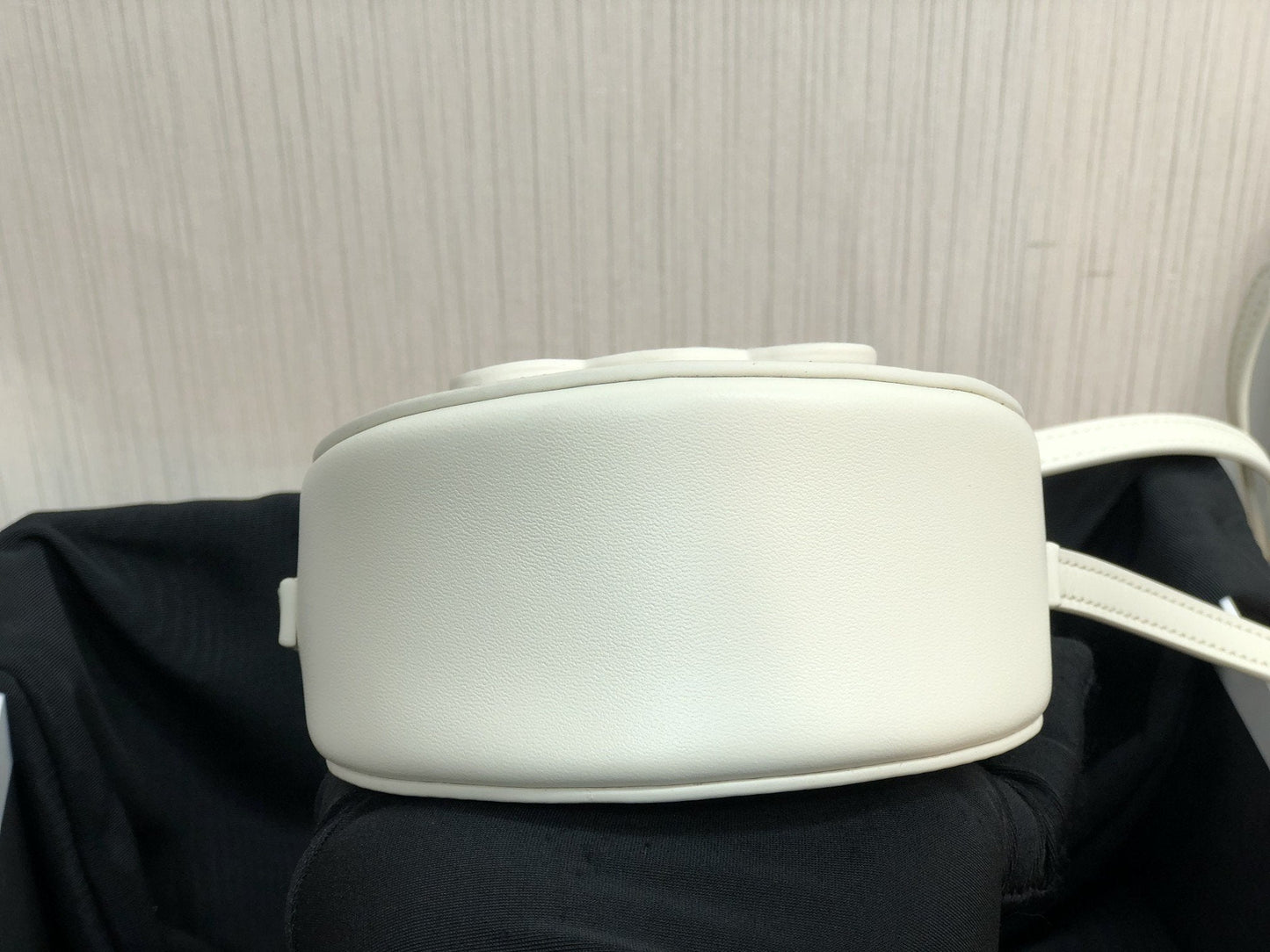 Top Quality Mini BesaTop Quality Cuir Triomphe White For Women 4in/11cm 10J303DPQ.01BC