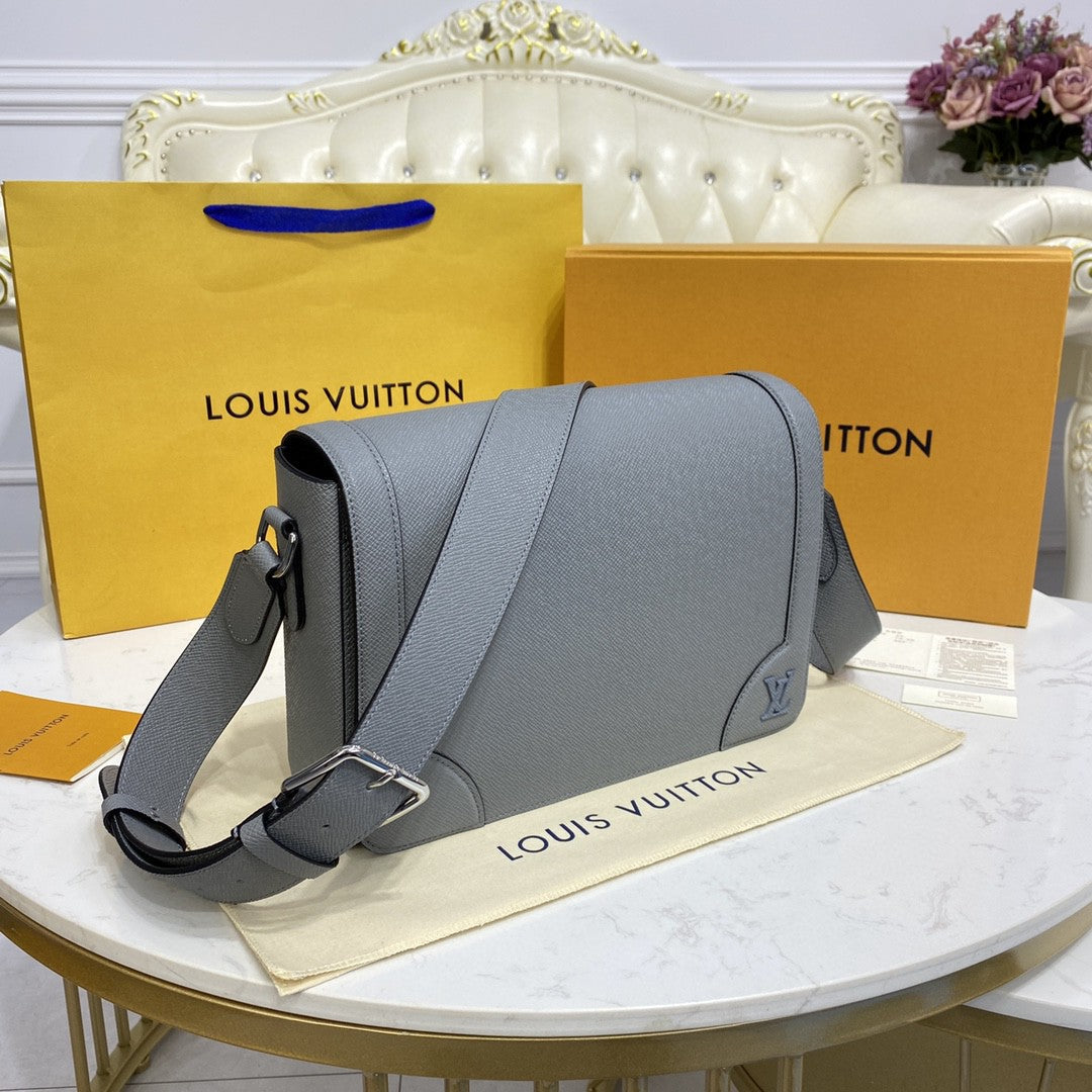 Top Quality New Flap Messenger Bag Taiga Grey For Men, Bags, Shoulder And Crossbody Bags 11.1in/28.3cm Top Quality