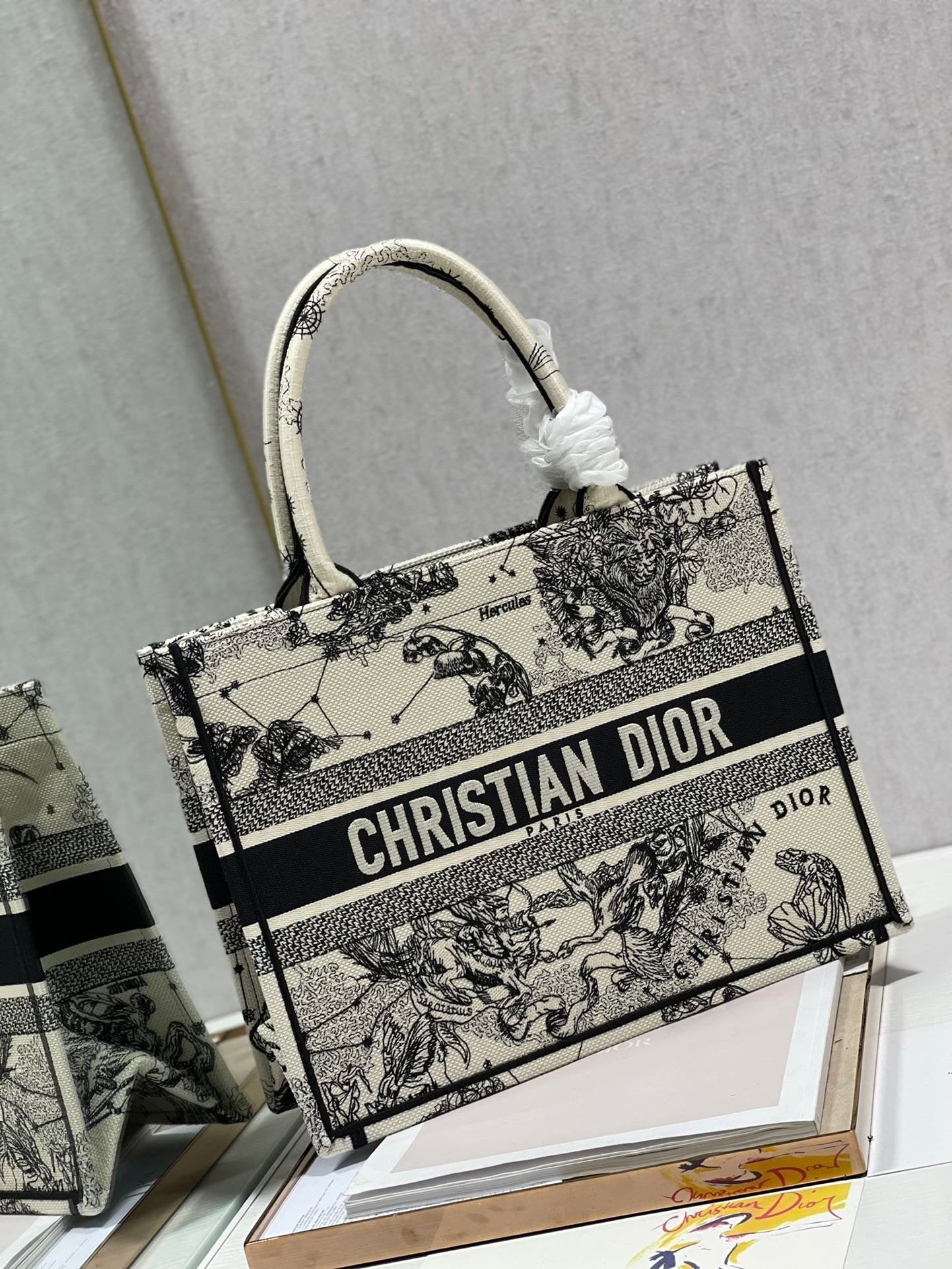 Top Quality MeTop Qualityum Book Tote Bag, Black/White, For Women Womens Handbags, Shoulder Bags, 36cm CD M1296ZRHZ_M941