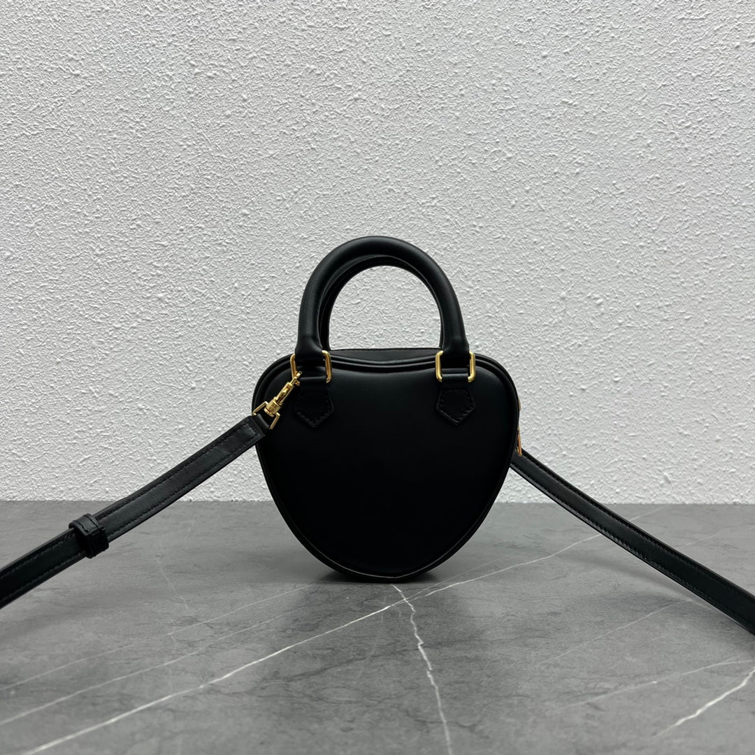 Top Quality MeTop Qualityum Heart Bag Black For Women 6in/14.5cm 