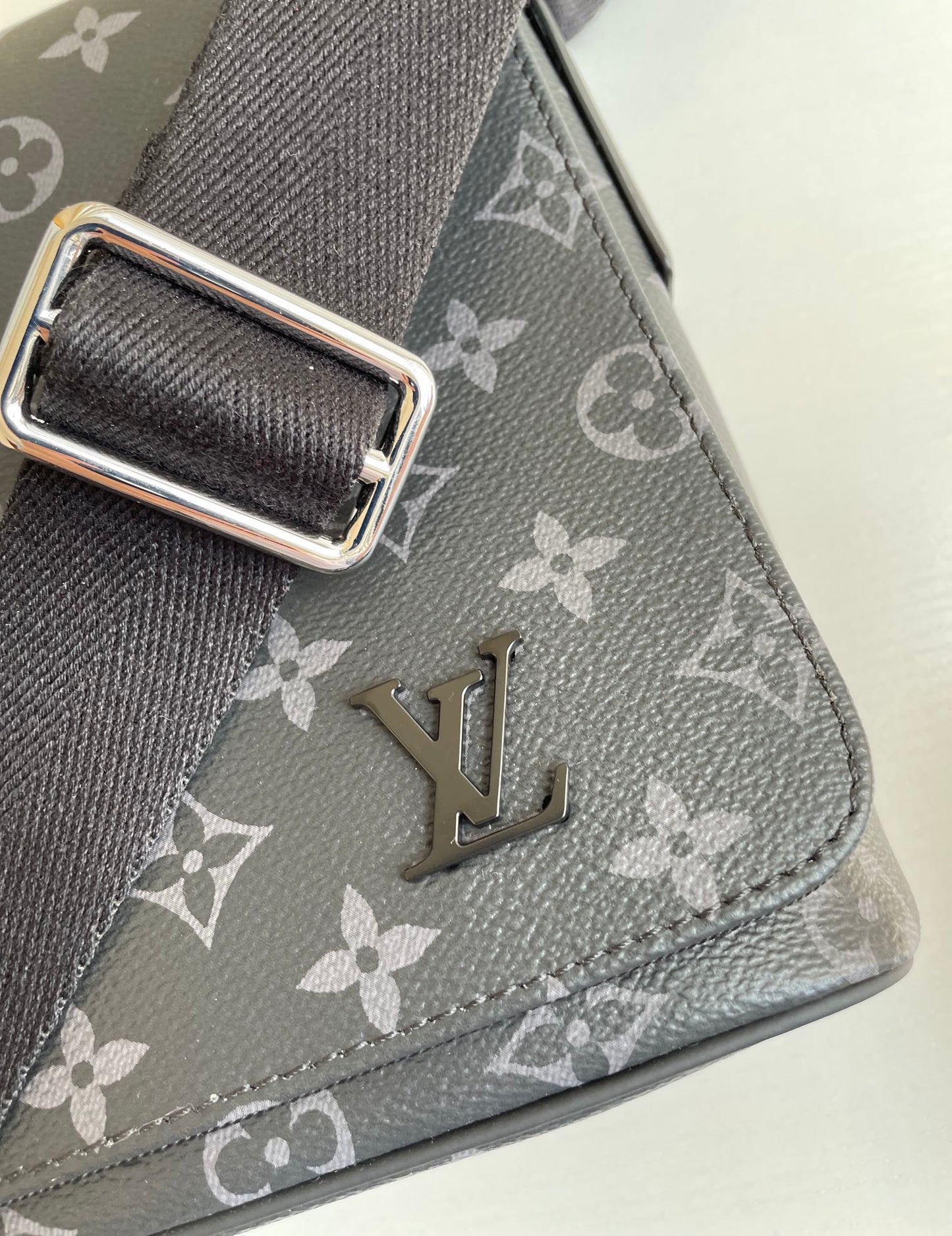 Top Quality Top Qualitystrict PM Monogram Eclipse Canvas For Men, Bags, Shoulder And Crossbody Bags 9.8in/25cm Top Quality M44000