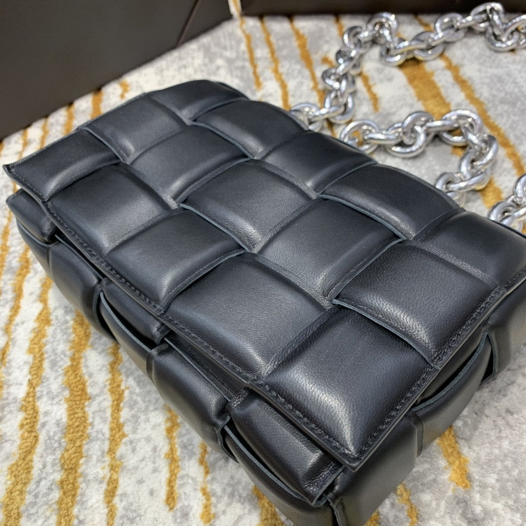 Top Quality Chain Cassette Bag For Women 10.2in/26cm In Black 631421VBWZ01229