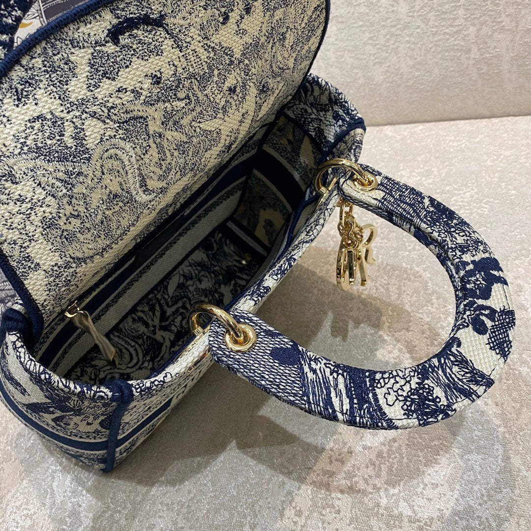 Top Quality MeTop Qualityum Lady D-Lite Bag Blue Toile de Jouy Reverse Embroidery, Blue Handbags, Crossbody Bags, 24cm CD M0565ORGO_M928