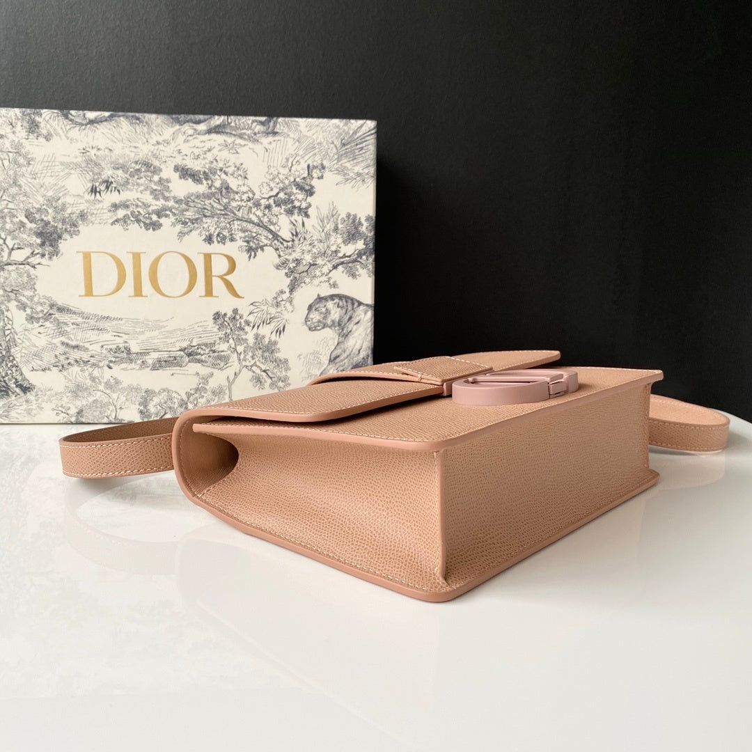 Top Quality 30 Montaingne Bag For Women 24cm/9.5in CD M9203UMOS_M46E