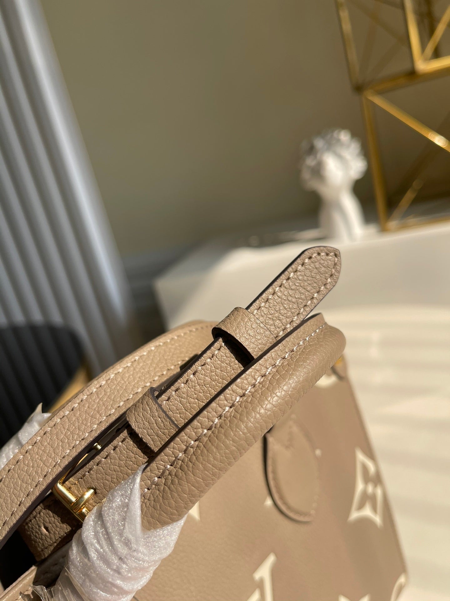 Top Quality OnTheGo PM Tote Bag Monogram Empreinte Beige/Cream For Women, Womens Handbags, Shoulder And Crossbody Bags 9.8in/25cm Top Quality M45779