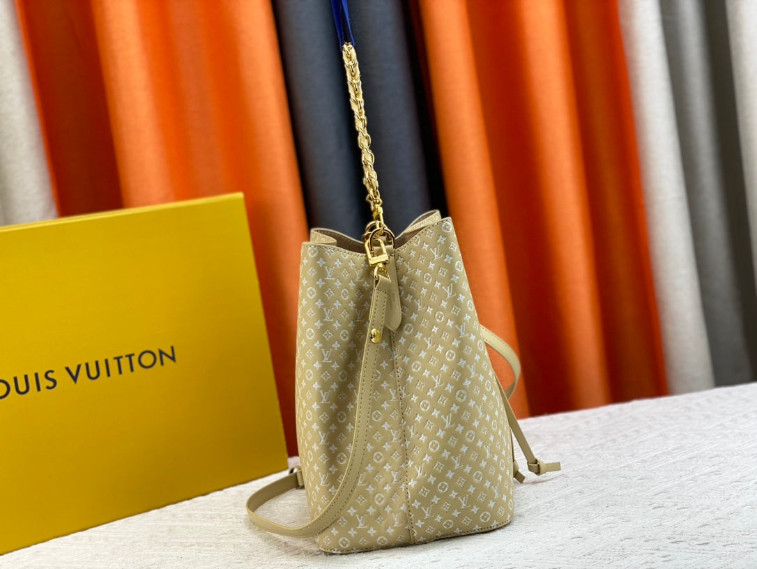 EN - Luxury Bags LUV 872