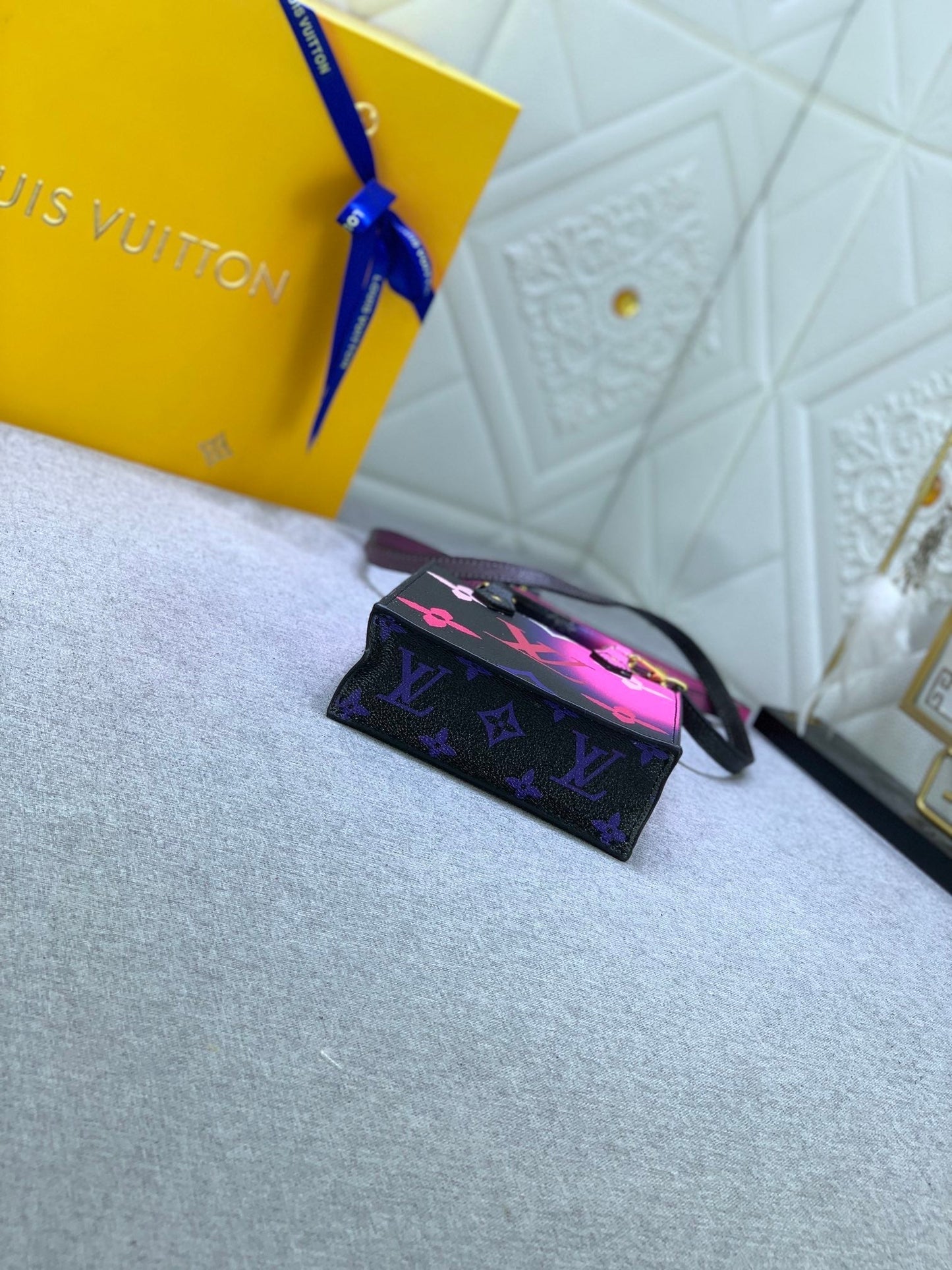 EN - Luxury Bags LUV 822