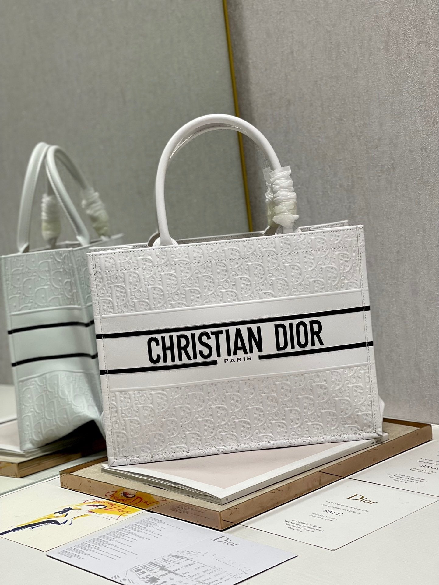 Top Quality  MeTop Qualityum Book Tote White, For Women, Womens Handbags 14in/36cm CD
