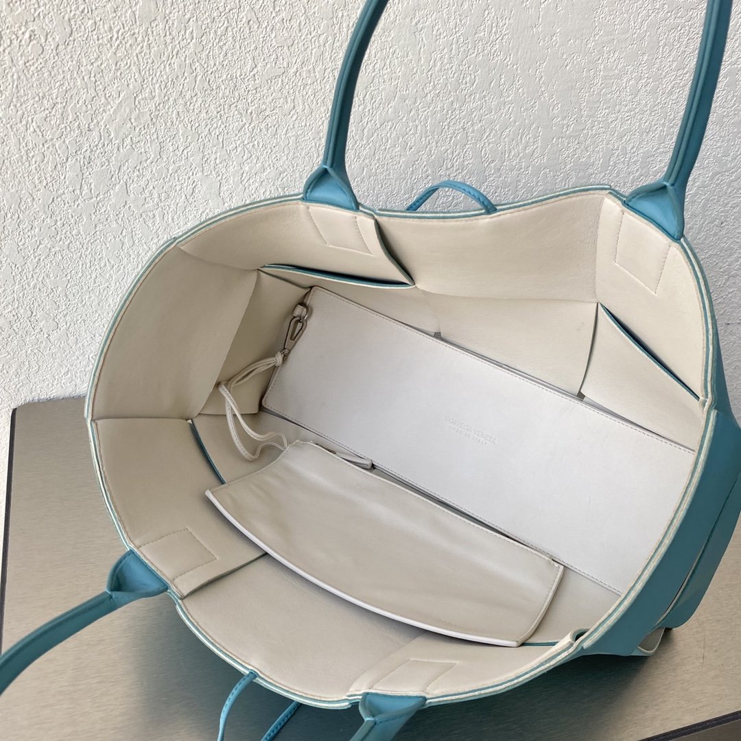 Top Quality Arco Tote Bag For Women 16.14in/41cm In Blue