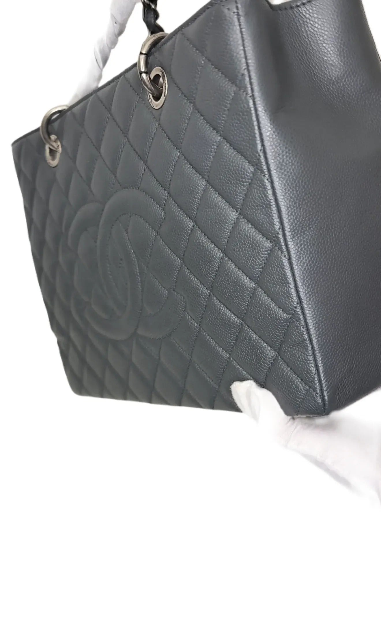 Chanel -   - Grand Shopping Handbag B21-02