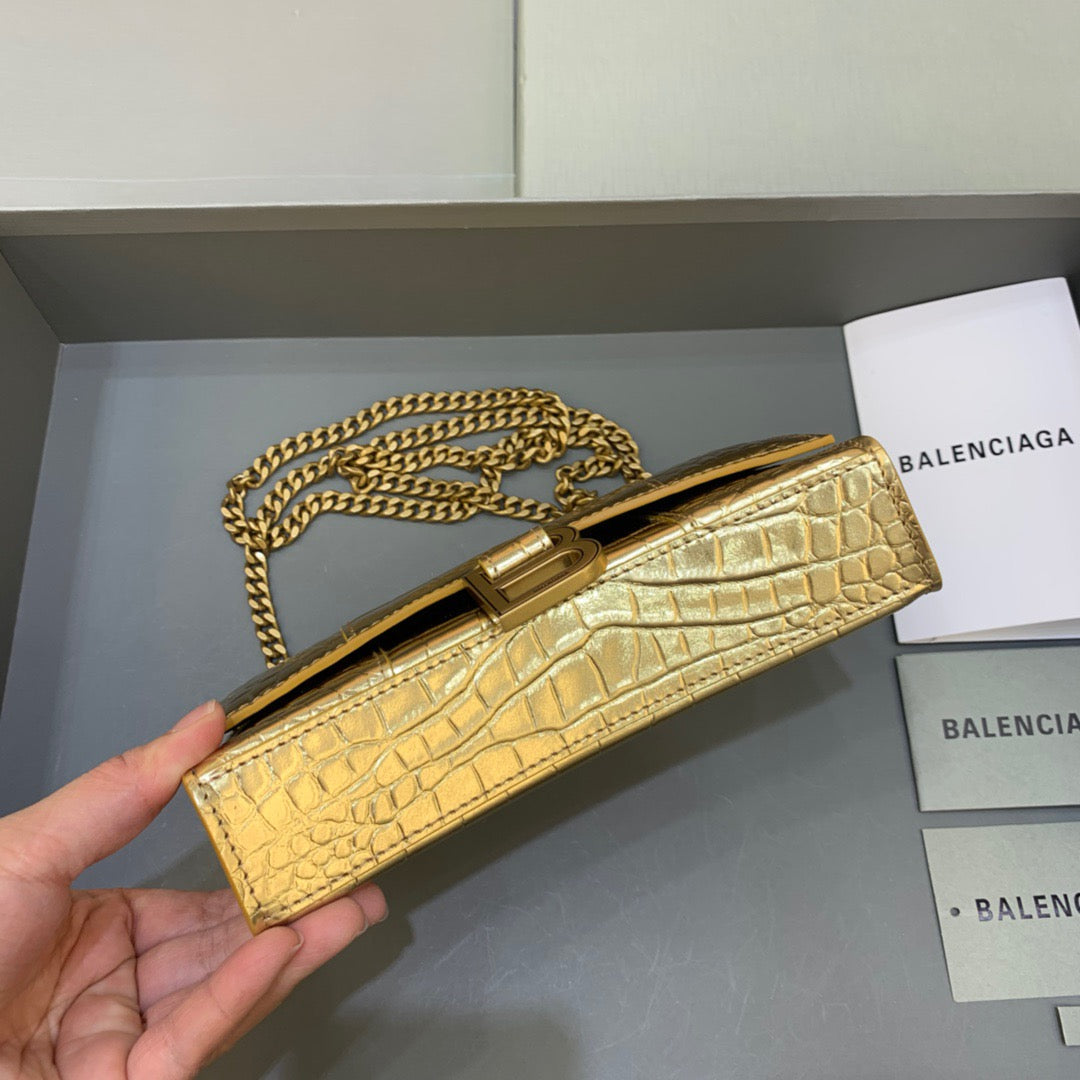 Top Quality Hourglass Wallet On Chain in Gold, For Women,  Bags 7.6in/19cm 6560501S49M8005