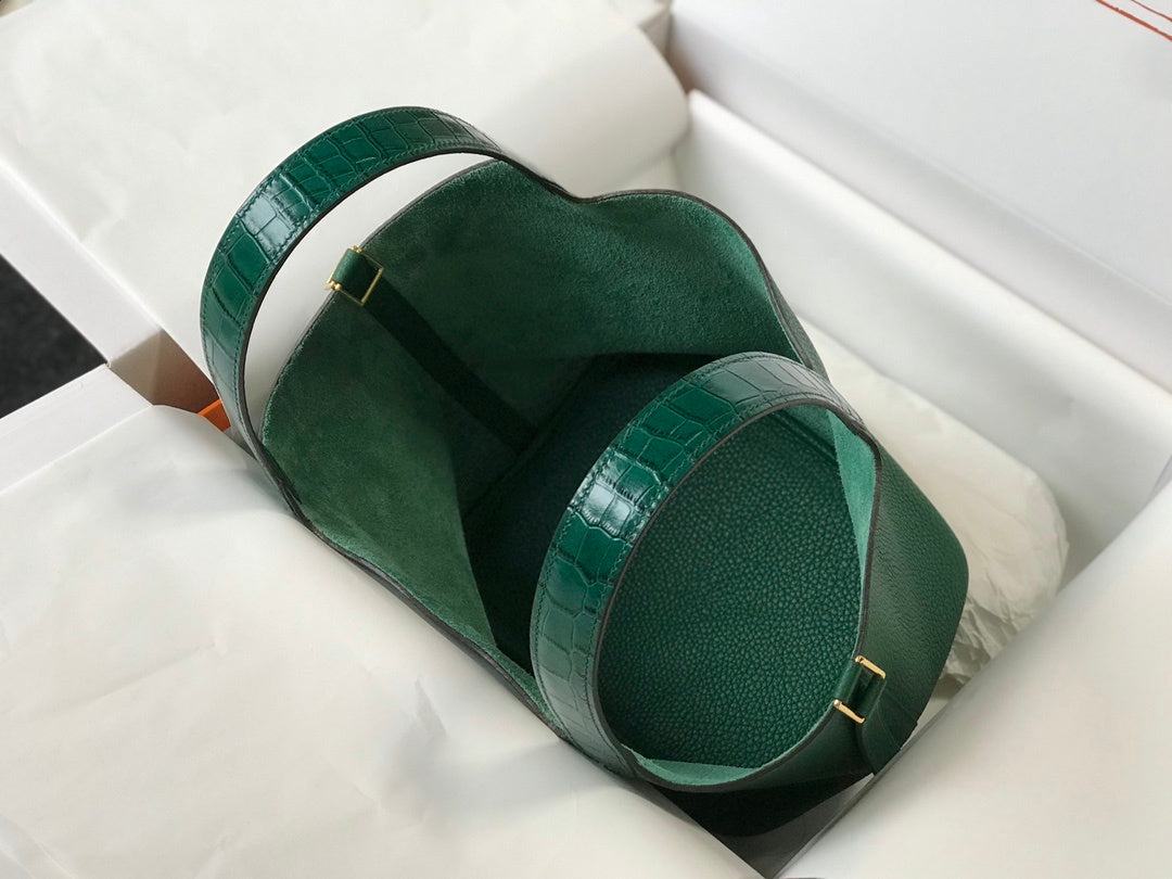 Top Quality Picotin Lock 18 Bag Green With Gold-Toned Hardware For Women, Handbags 7.1in/18cm