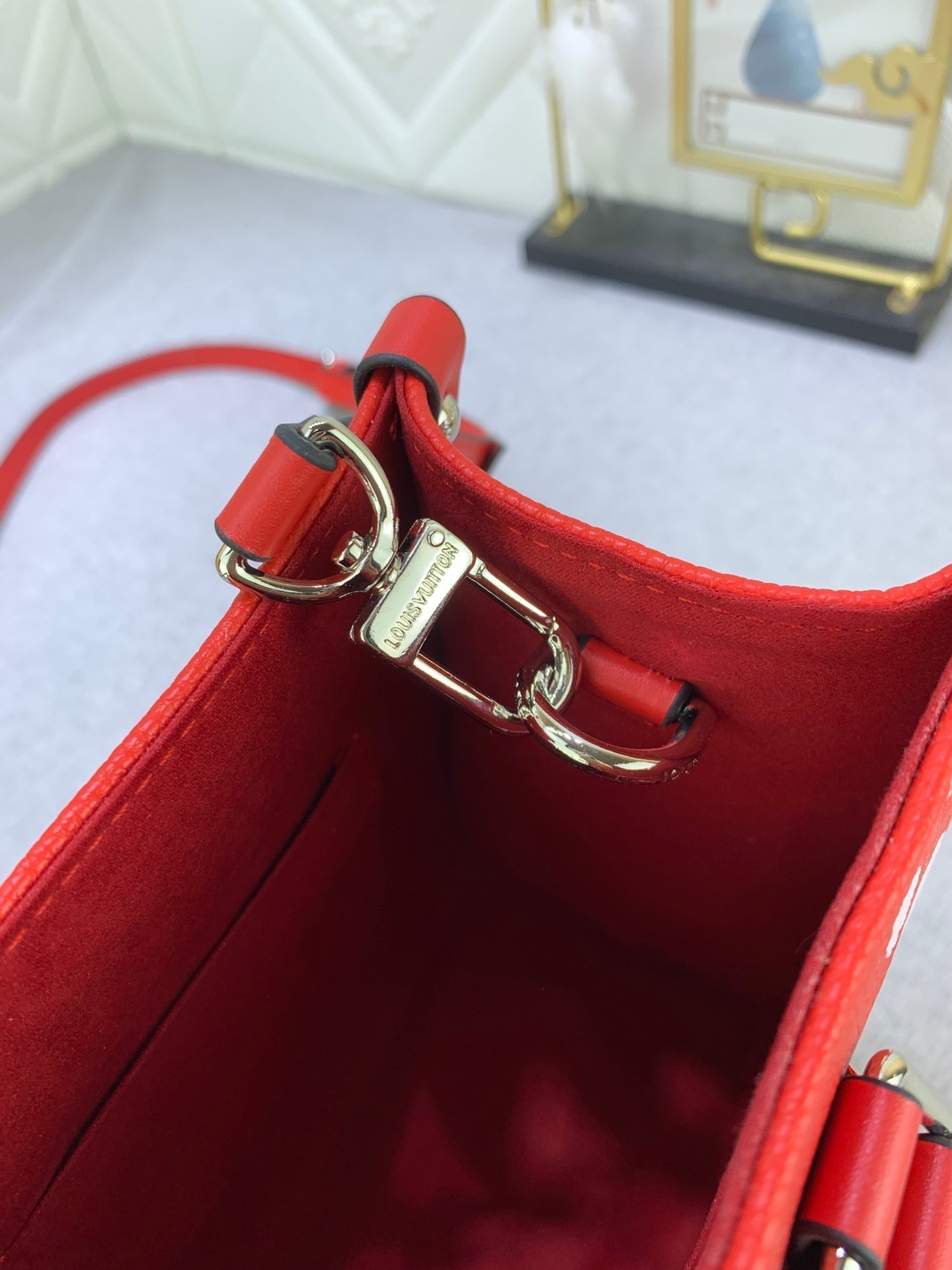 EN - New 1:1 rep Bag LUV 636