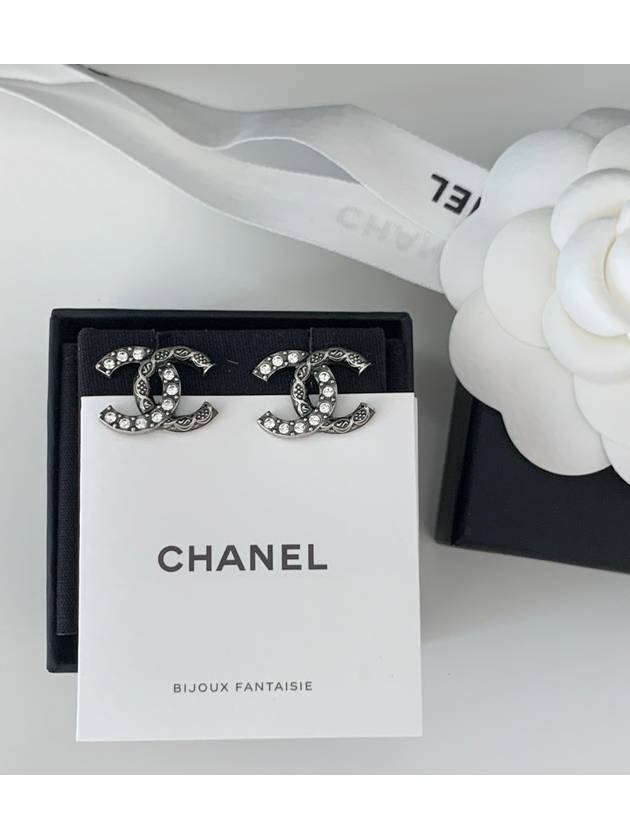 CC Logo   Crystal Earrings Silver Chanel