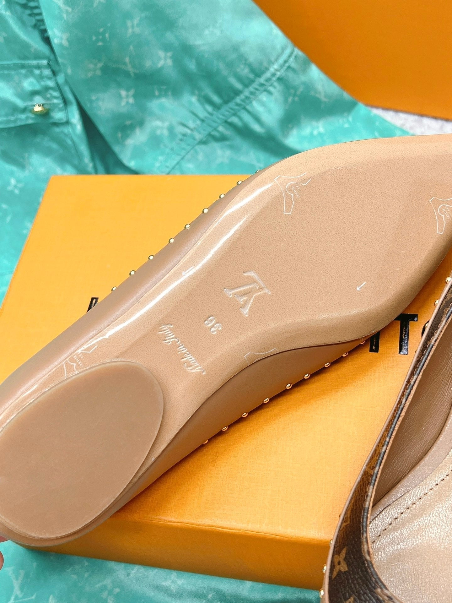 New 1:1 rep LUV High Heel Shoes 045