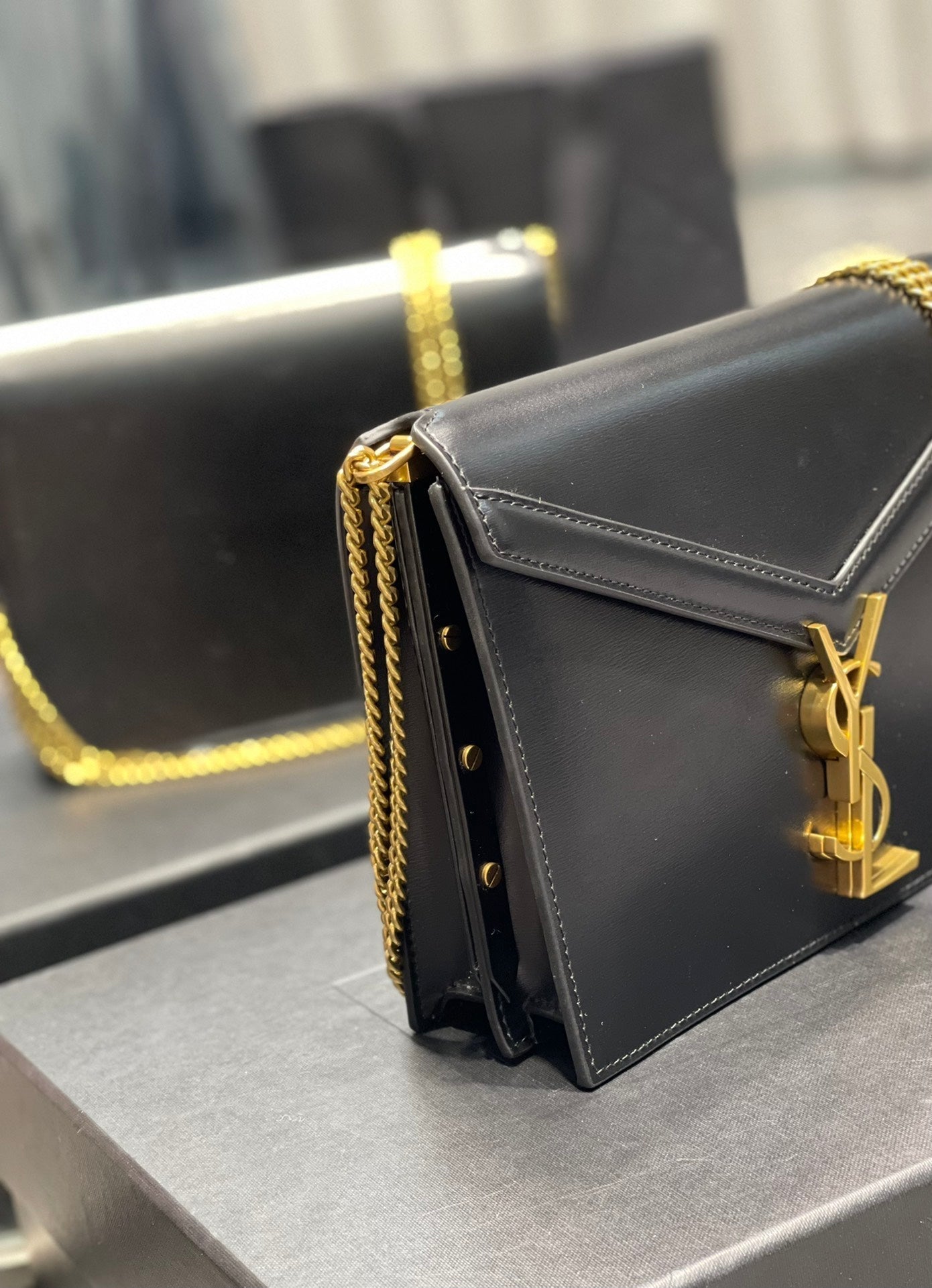 YSSL Cassandra Medium Chain Bag Black In Grain De Poudre Embossed For Women 8in/22cm YSL 5327500SXSW1000